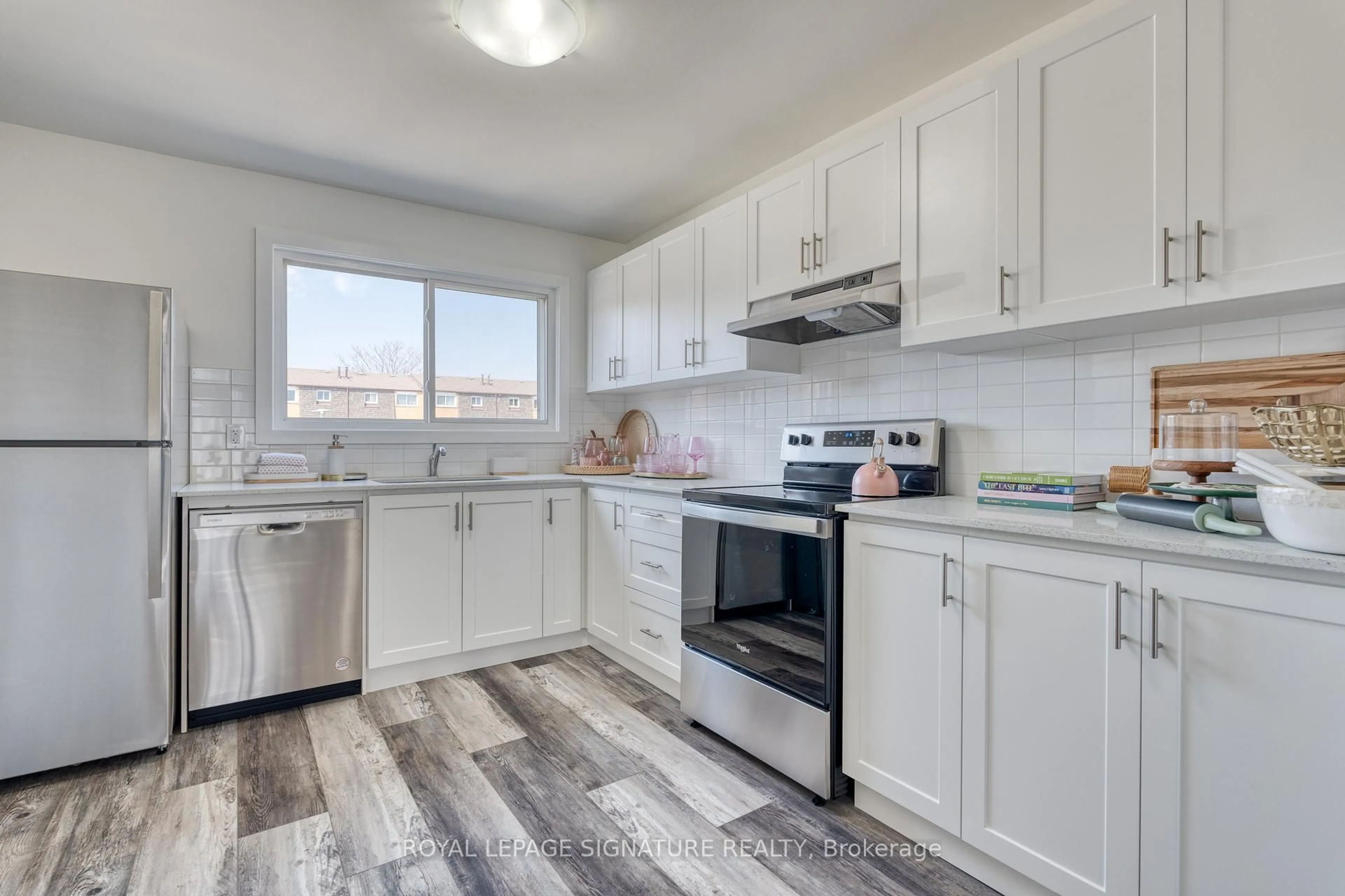 Open concept kitchen, unknown for 20 Anna Capri Dr #14, Hamilton Ontario L8W 1M6