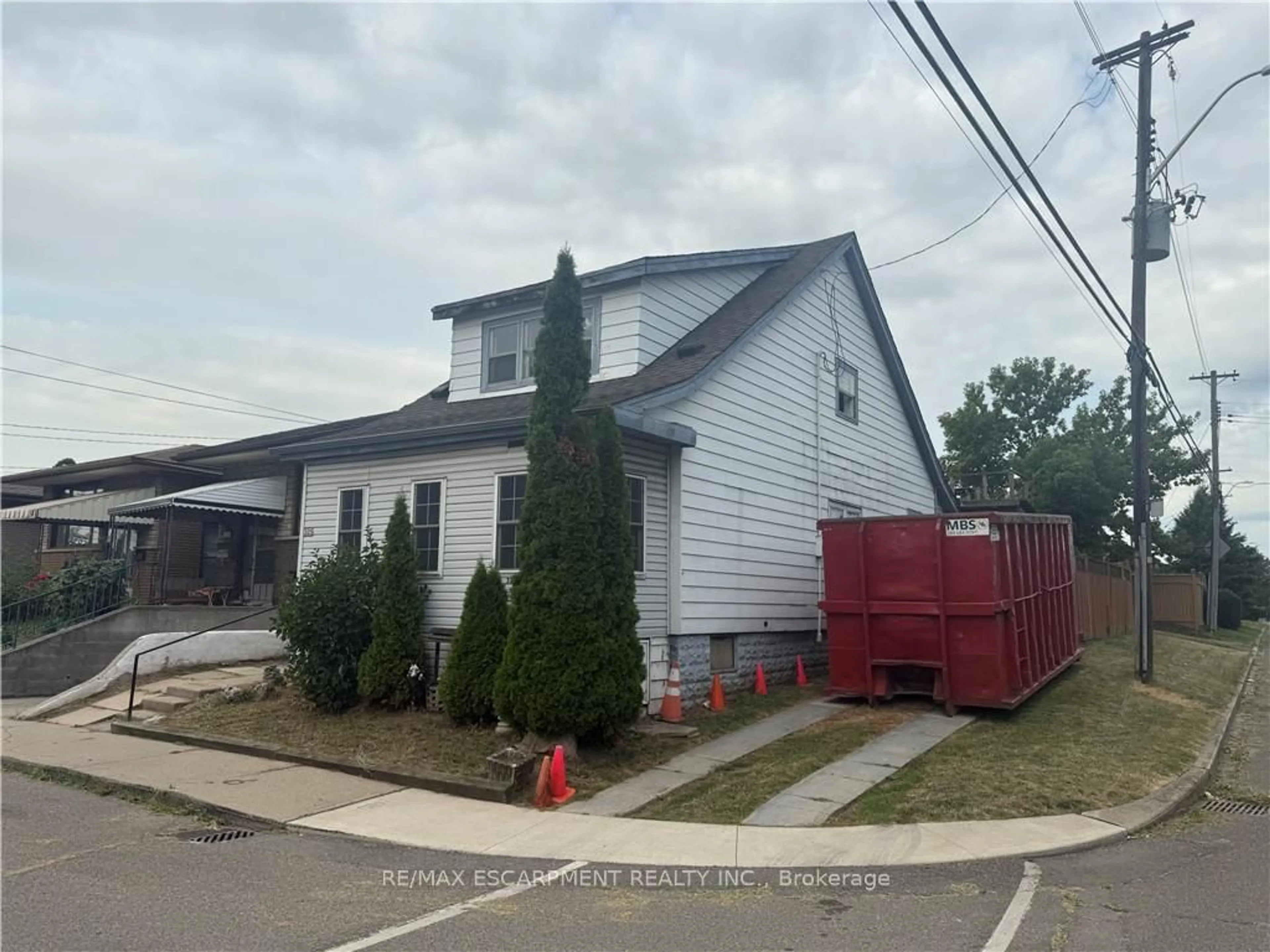 Unknown for 325 WEIR St, Hamilton Ontario L8H 5G4