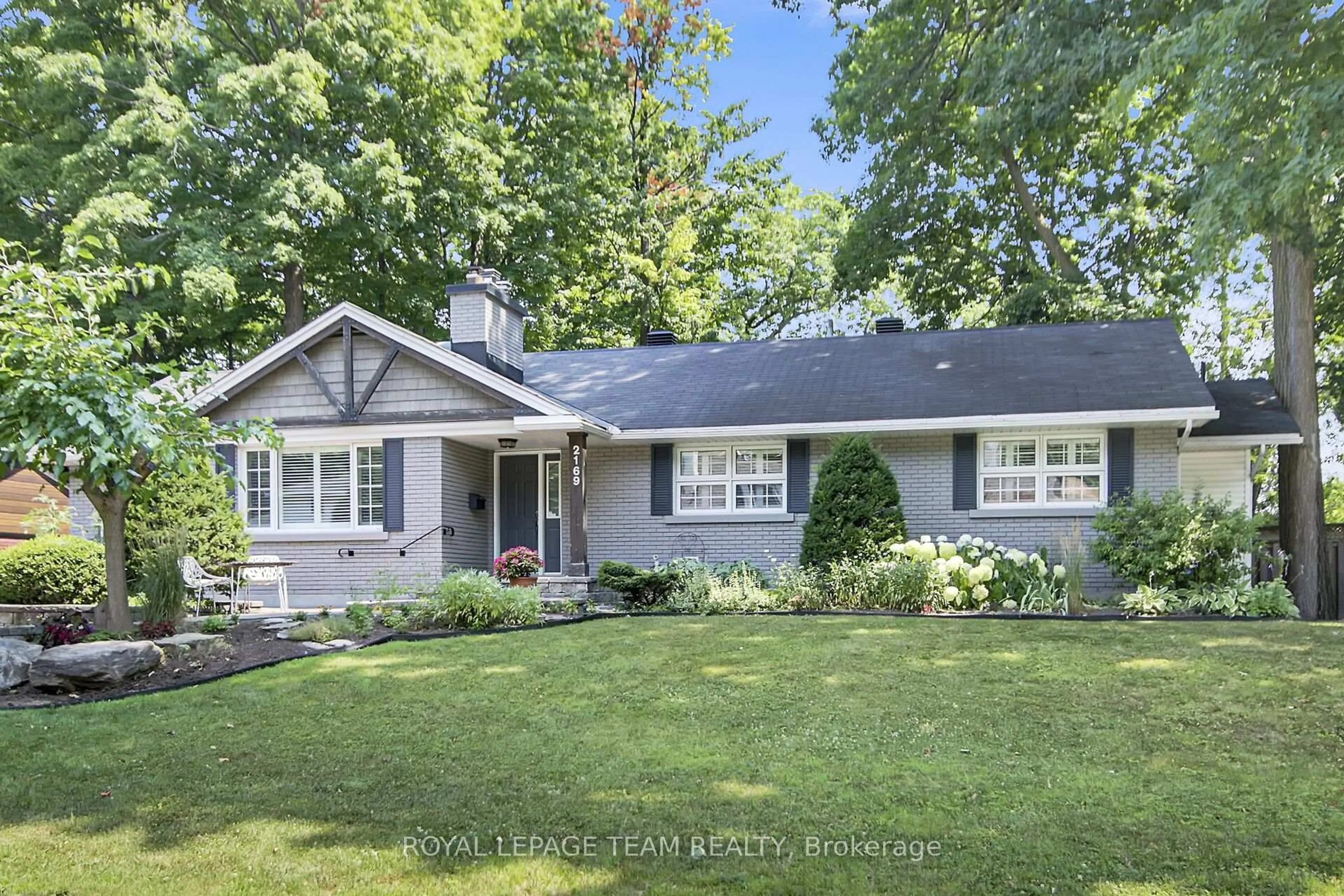 Home with vinyl exterior material, street for 2169 Woodcrest Rd, Ottawa Ontario K1H 6J2