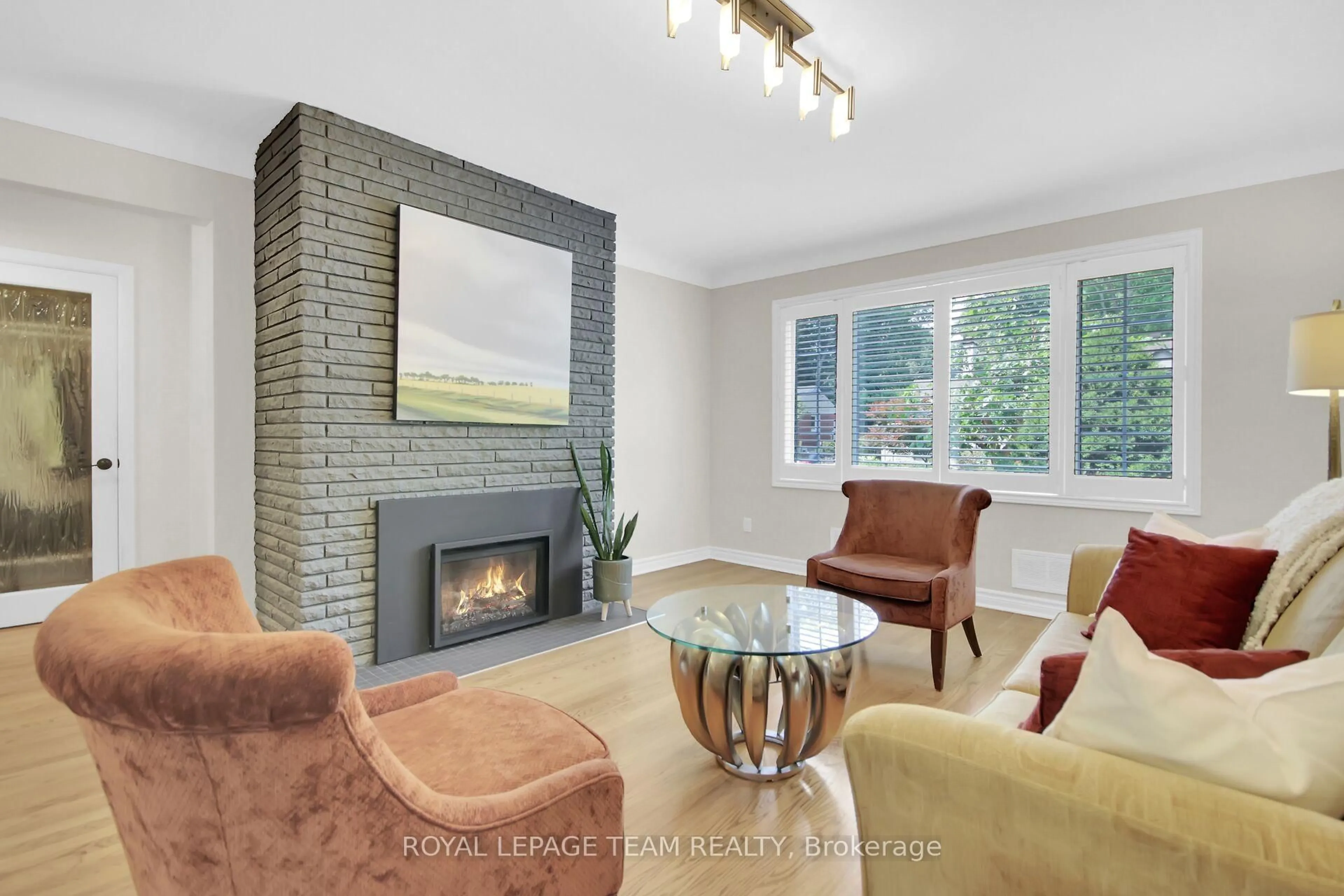 Living room with furniture, unknown for 2169 Woodcrest Rd, Ottawa Ontario K1H 6J2