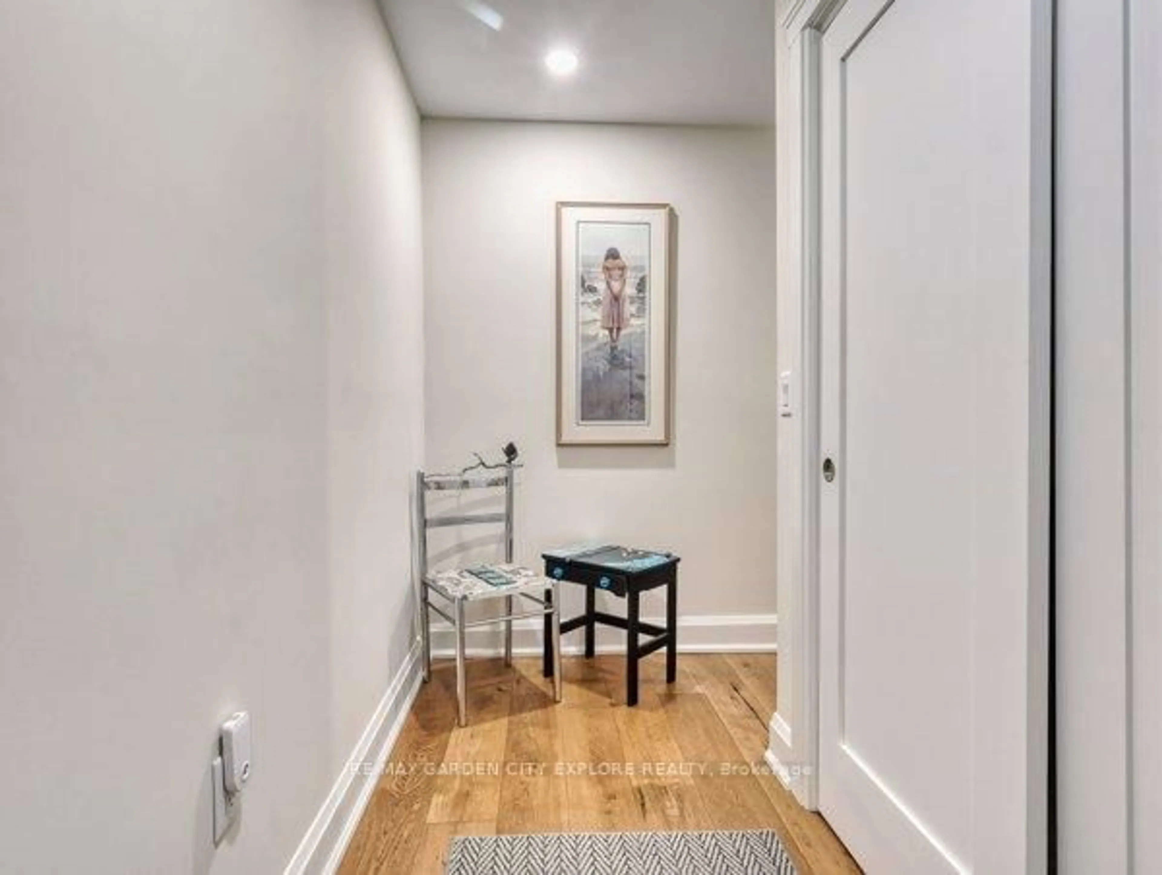 Indoor entryway for 10 Dalhousie Ave #101, St. Catharines Ontario L2N 4W4