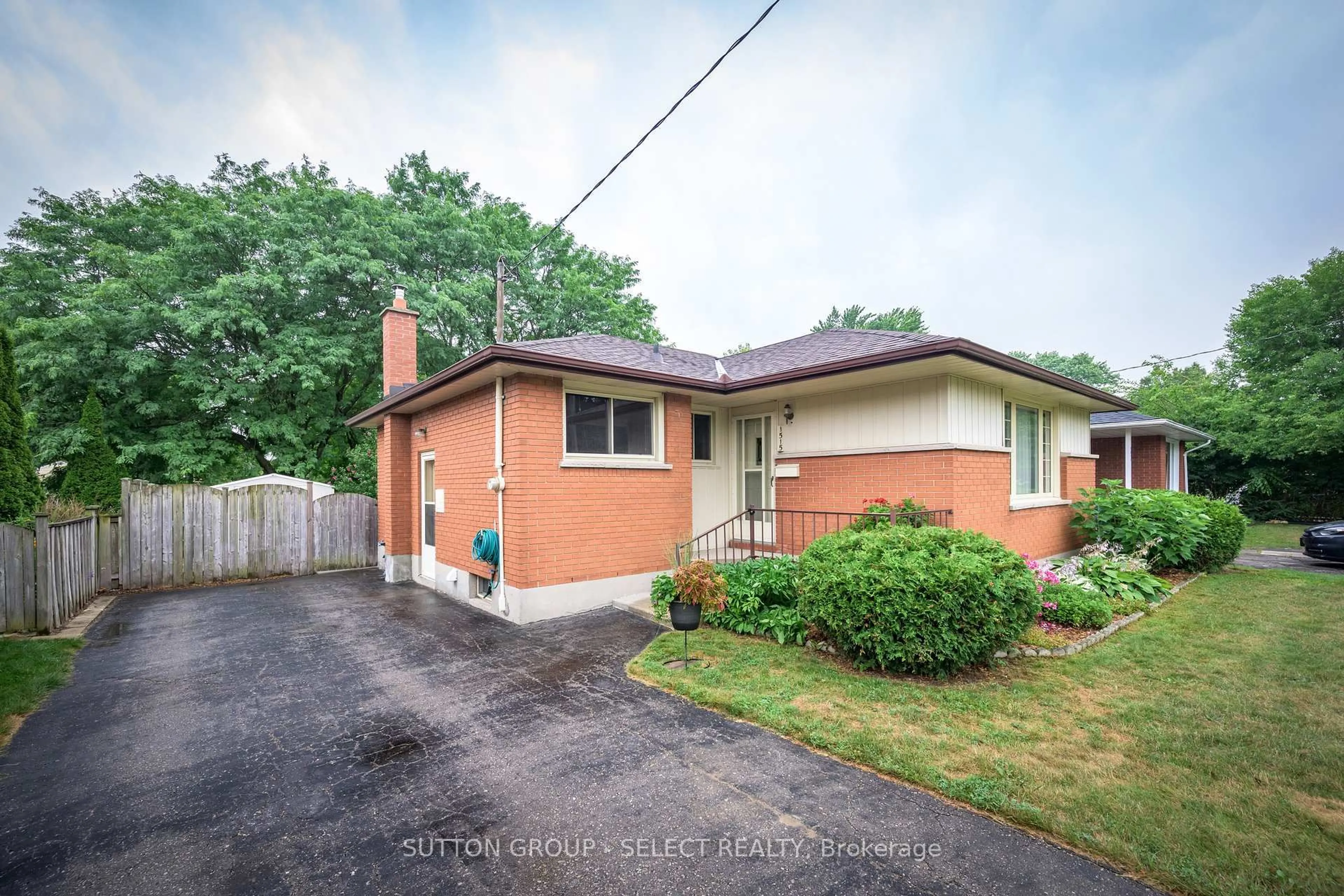 A pic from outside/outdoor area/front of a property/back of a property/a pic from drone, street for 1515 Mardell Pl, London East Ontario N5V 1X1