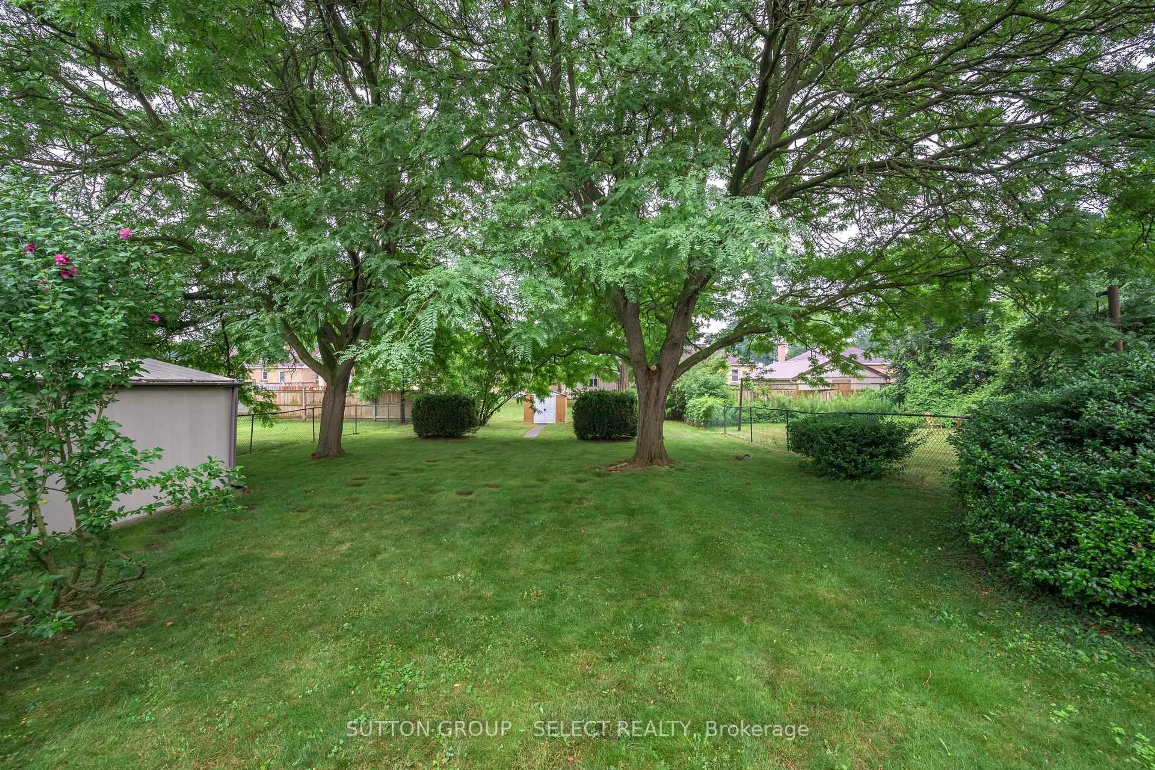 A pic from outside/outdoor area/front of a property/back of a property/a pic from drone, forest/trees view for 1515 Mardell Pl, London East Ontario N5V 1X1
