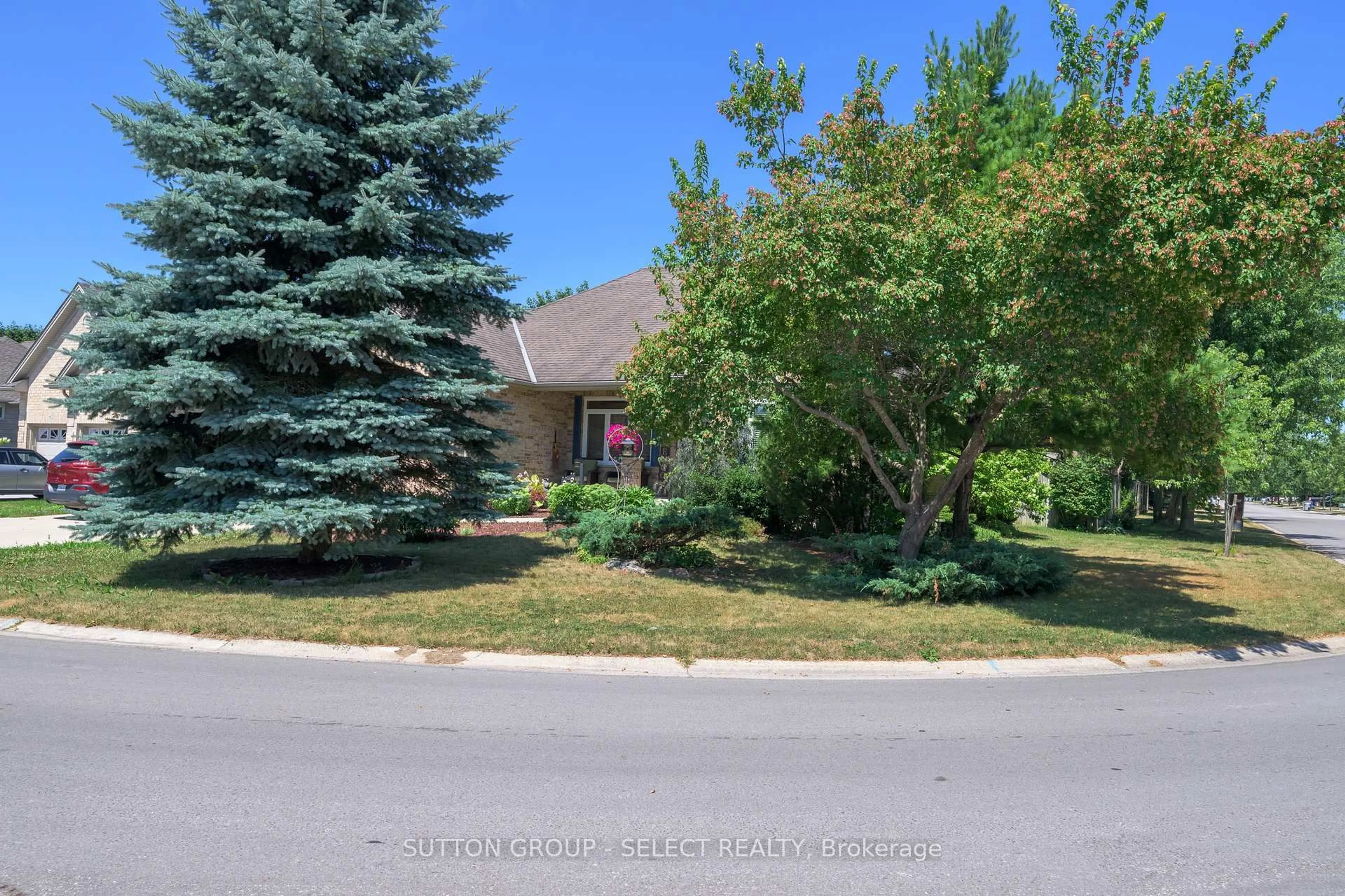 A pic from outside/outdoor area/front of a property/back of a property/a pic from drone, street for 109 Willow Rdge, Middlesex Centre Ontario N0M 2A0
