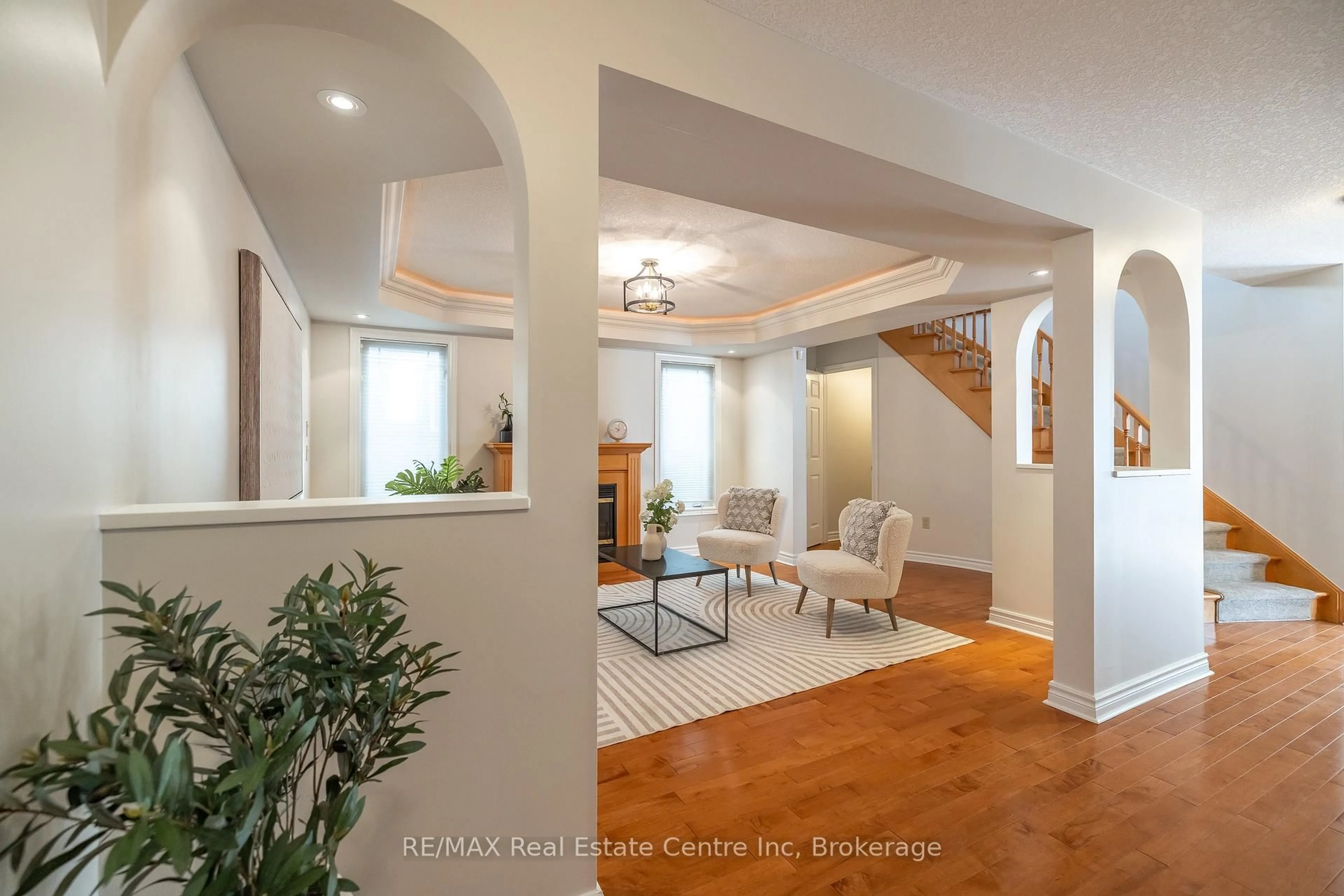 Indoor entryway for 78 Mcarthur Dr, Guelph Ontario N1L 1S5