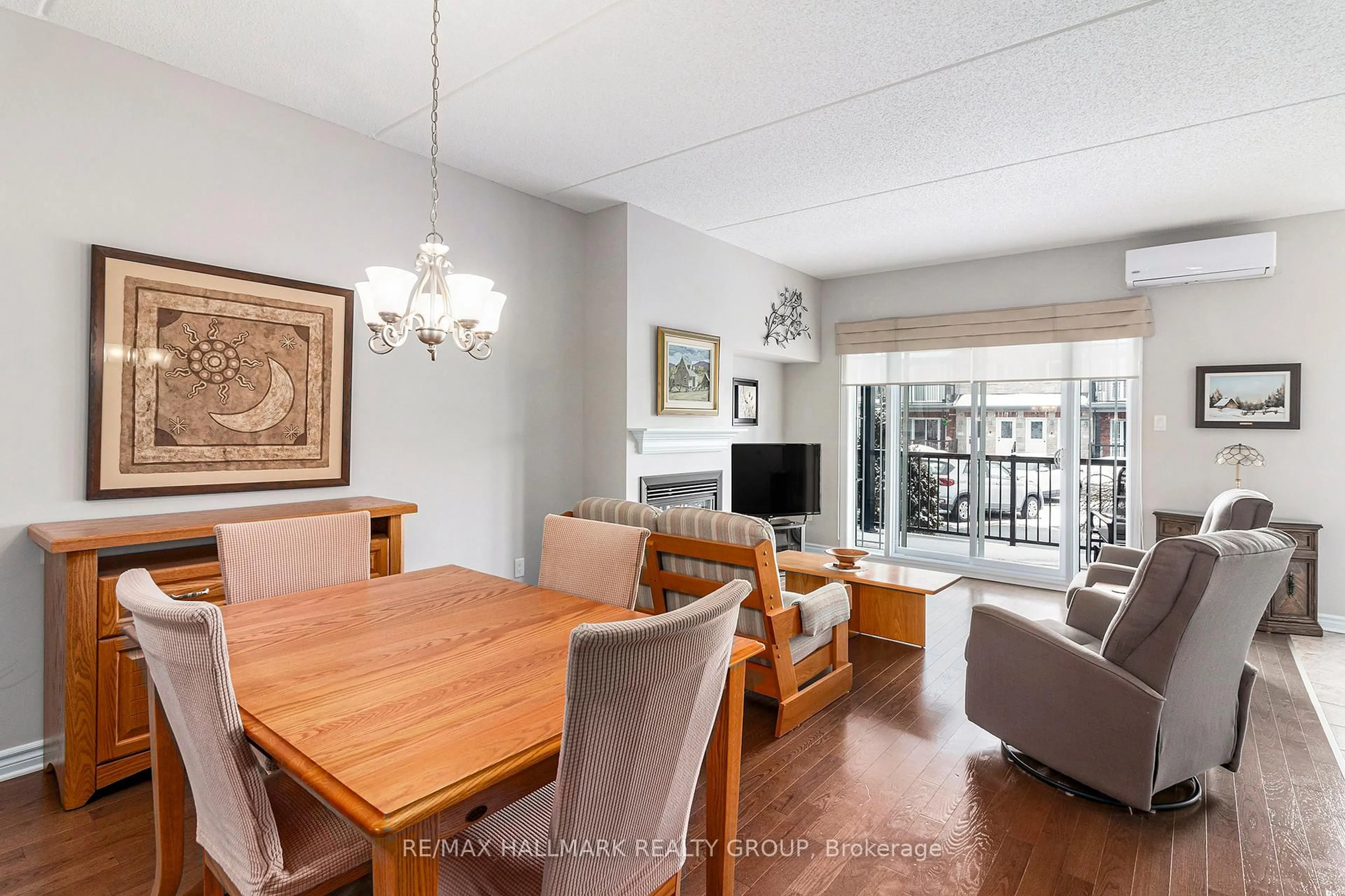 Dining room, wood/laminate floor for 201 Eliot Dr #404, Clarence-Rockland Ontario K4K 0G4