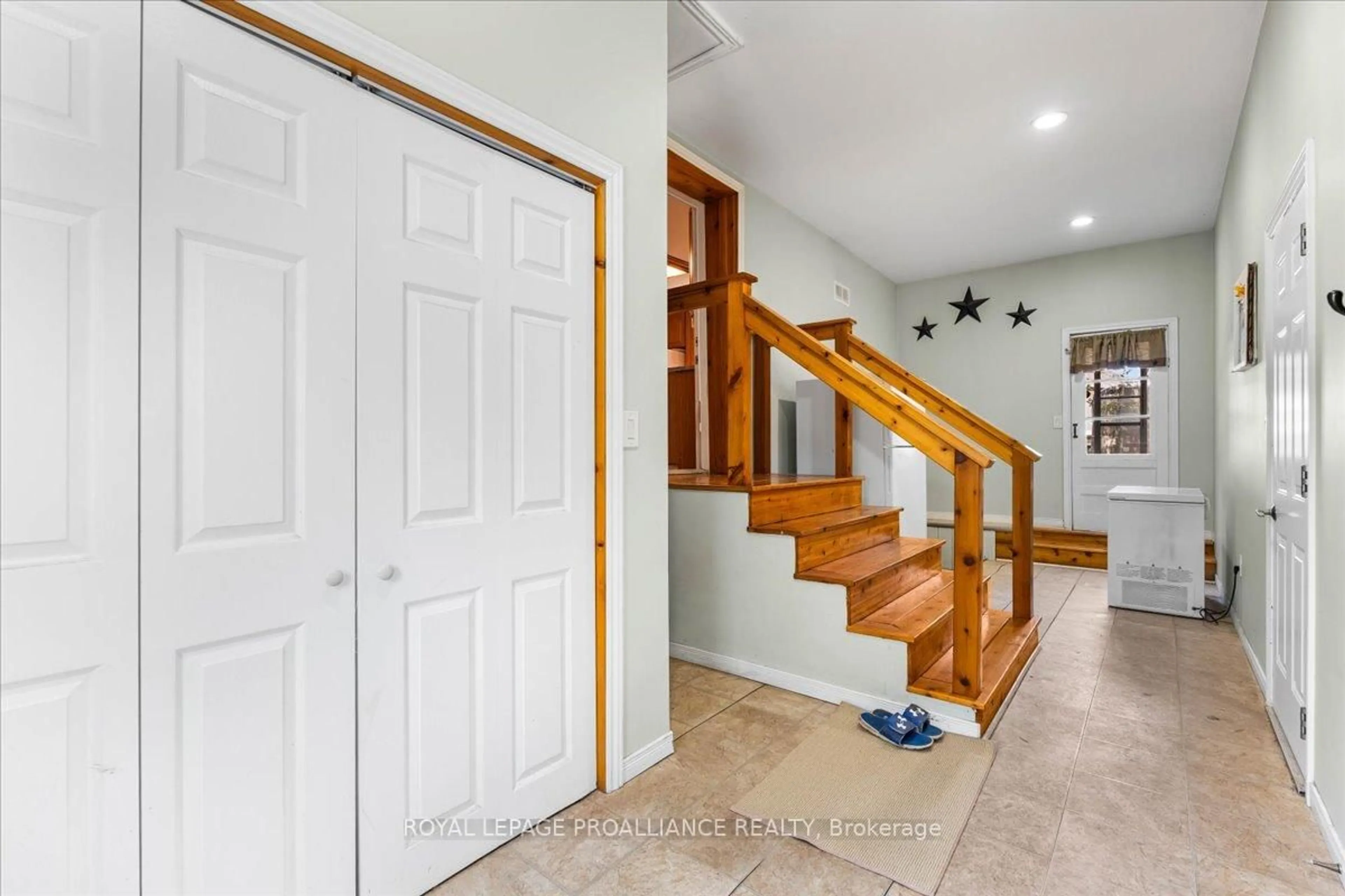 Indoor entryway for 1436 County Road 15, Prince Edward County Ontario K0K 2T0