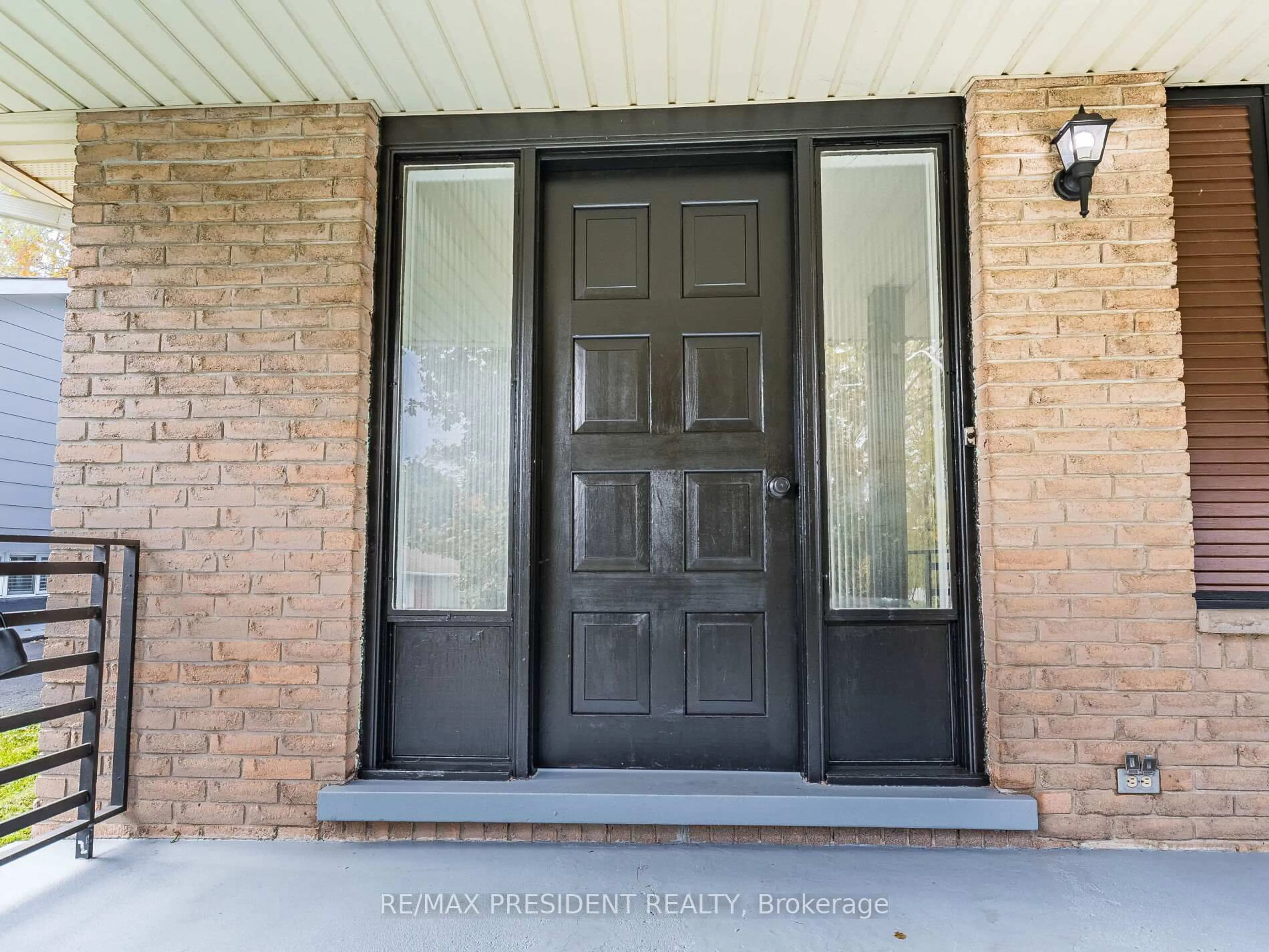 Indoor entryway for 197 Blair Rd, Cambridge Ontario N1S 2J7