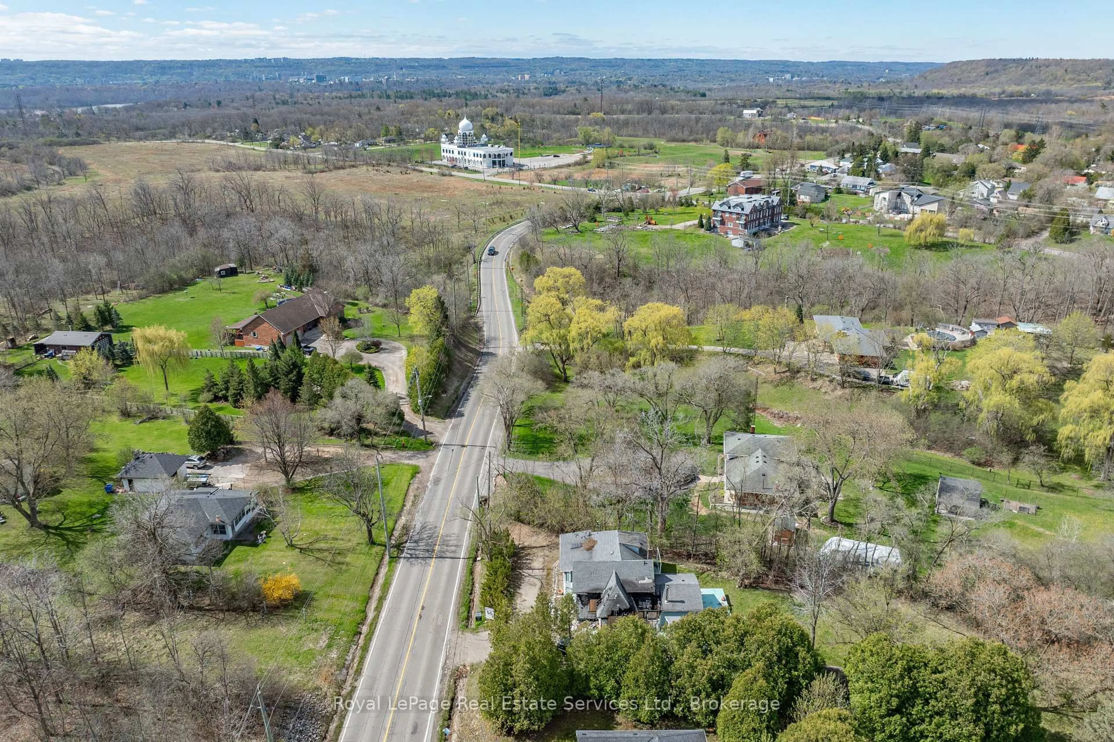 A pic from outside/outdoor area/front of a property/back of a property/a pic from drone, street for 701 York Rd, Hamilton Ontario L9H 5W9