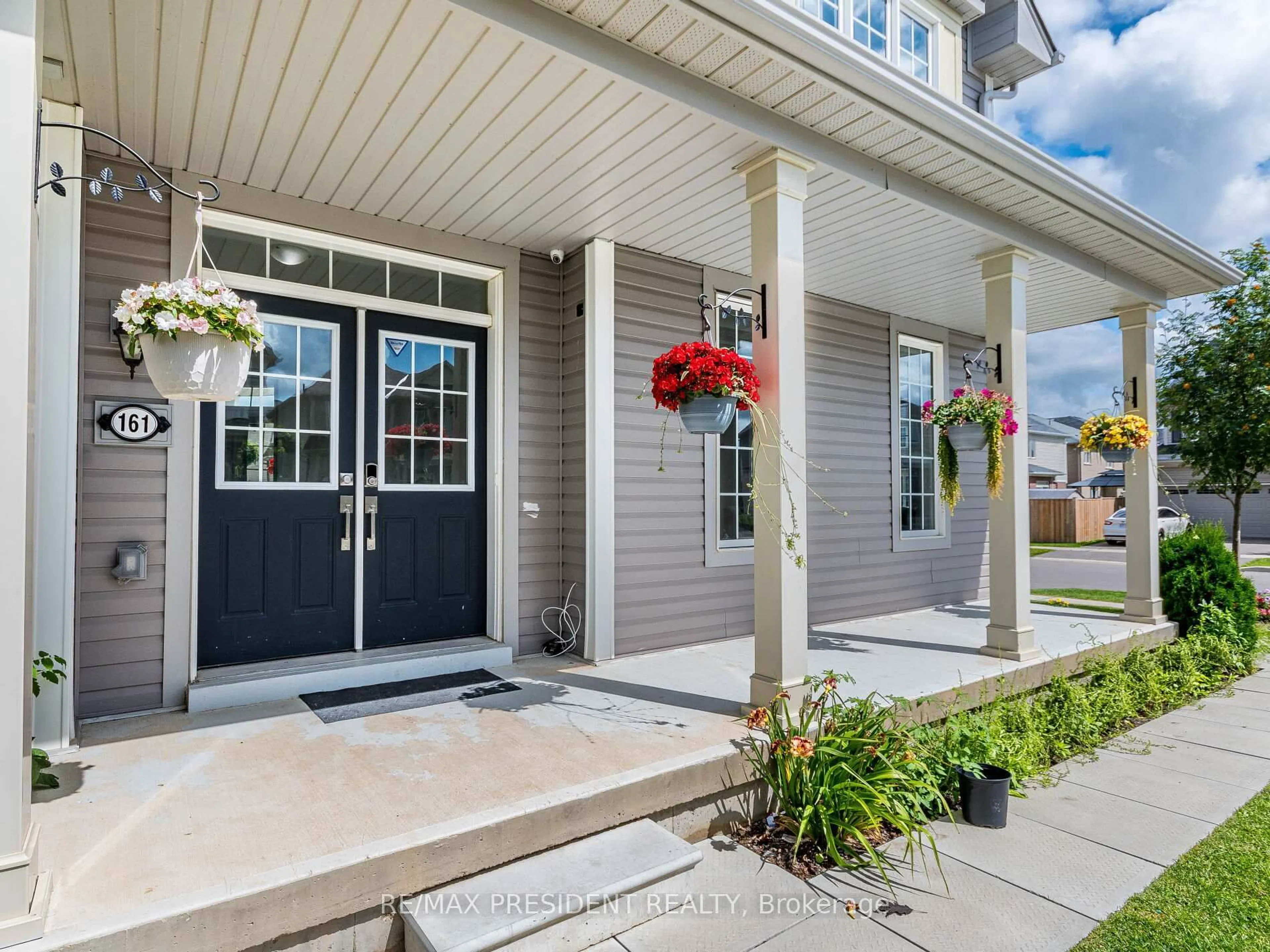 Indoor entryway for 161 Munro Circ, Brantford Ontario N3T 0R3