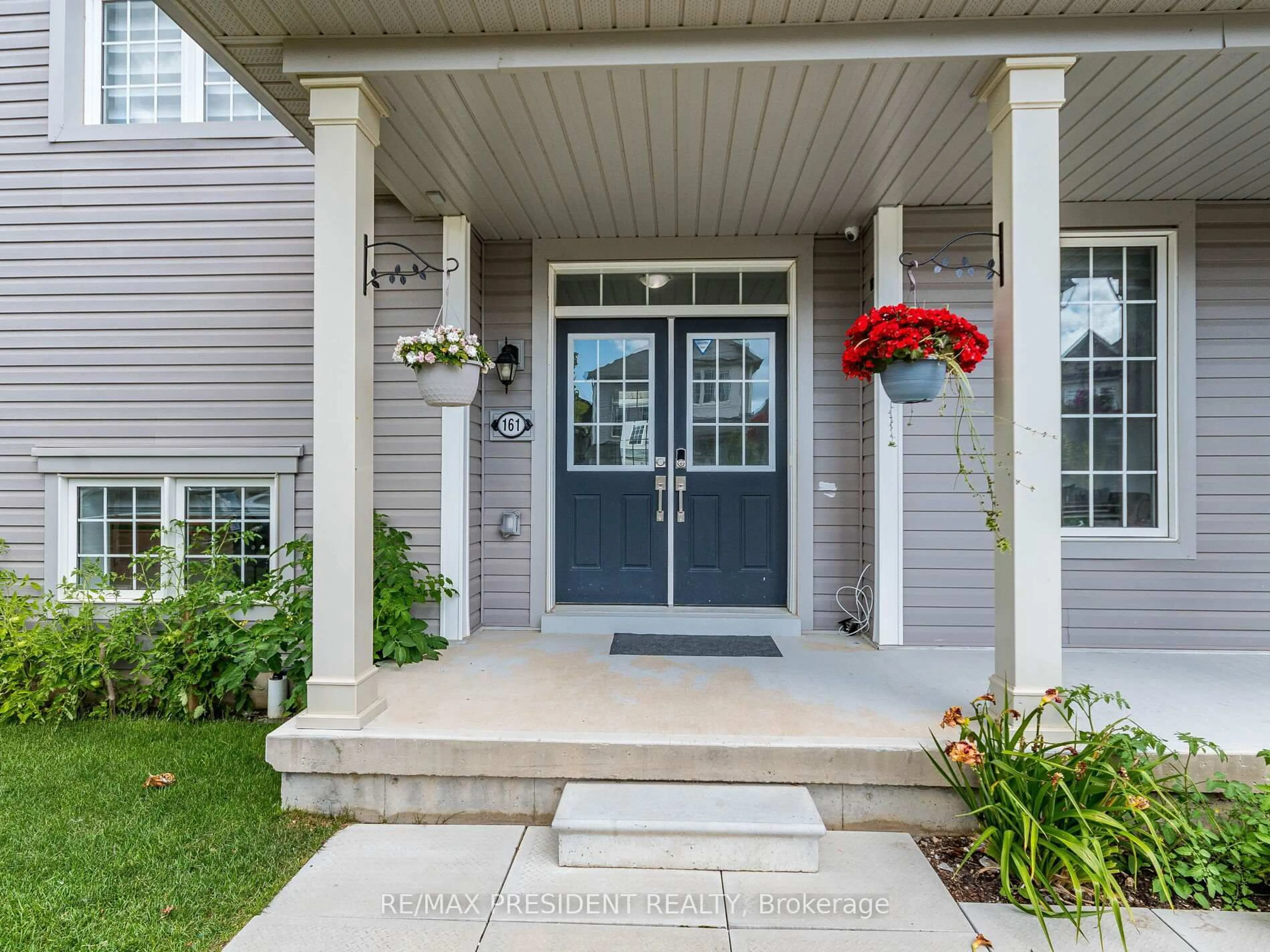 Indoor entryway for 161 Munro Circ, Brantford Ontario N3T 0R3