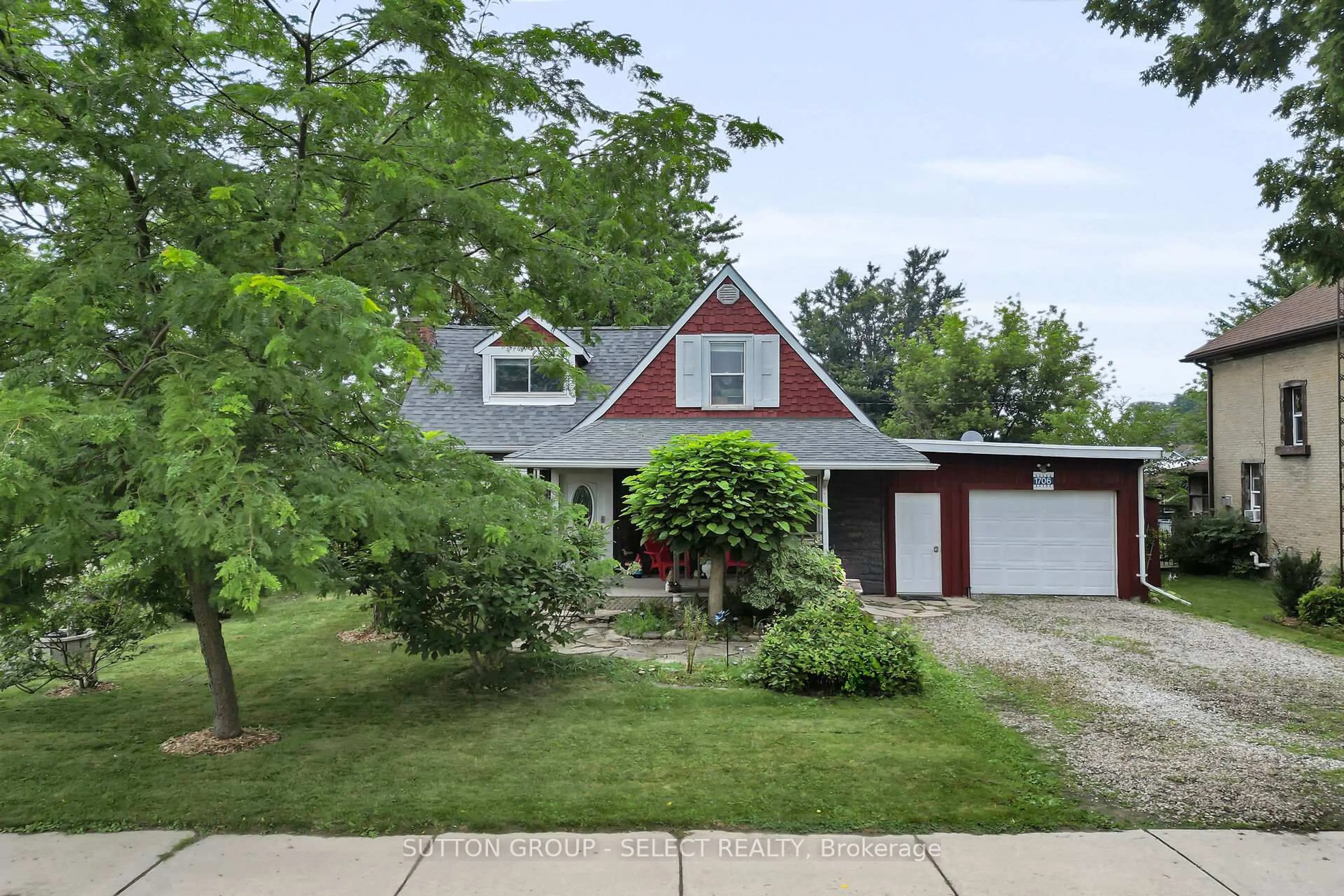 Home with vinyl exterior material, street for 1706 Grace St, Adelaide Metcalfe Ontario N0M 2B0