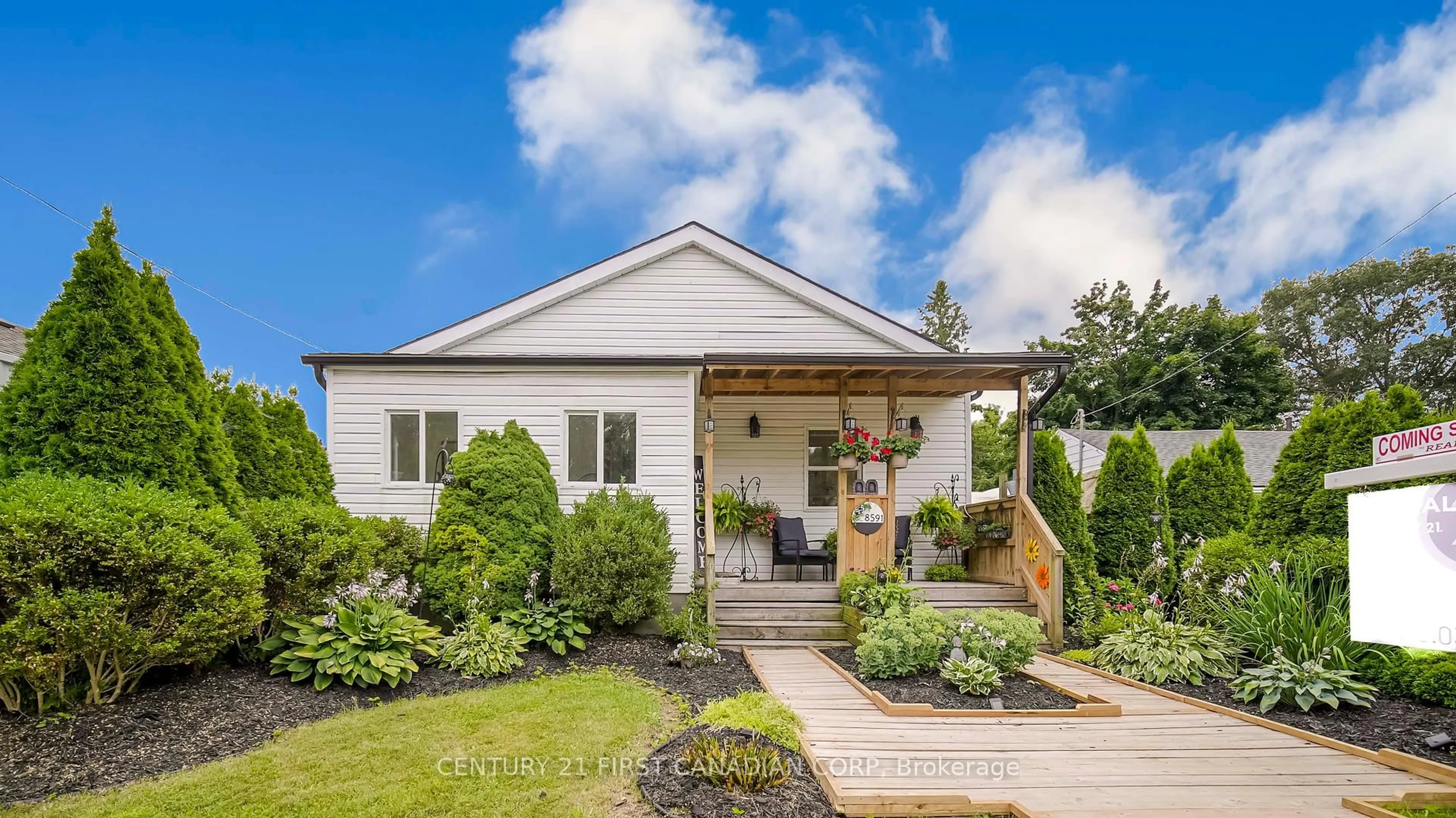 Home with vinyl exterior material, street for 8591 Glendon Dr, Strathroy-Caradoc Ontario N0L 1W0