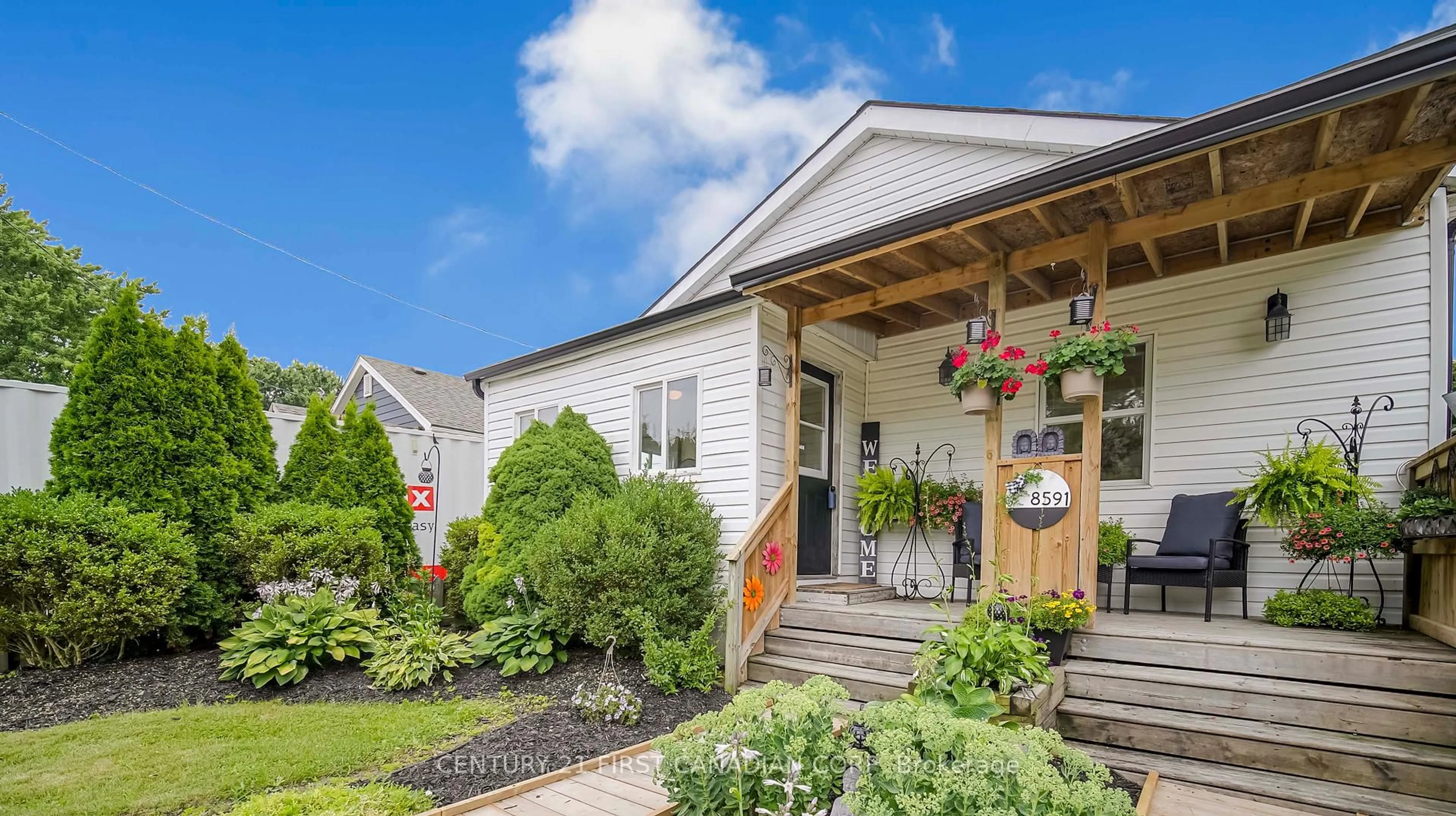 Home with vinyl exterior material, street for 8591 Glendon Dr, Strathroy-Caradoc Ontario N0L 1W0