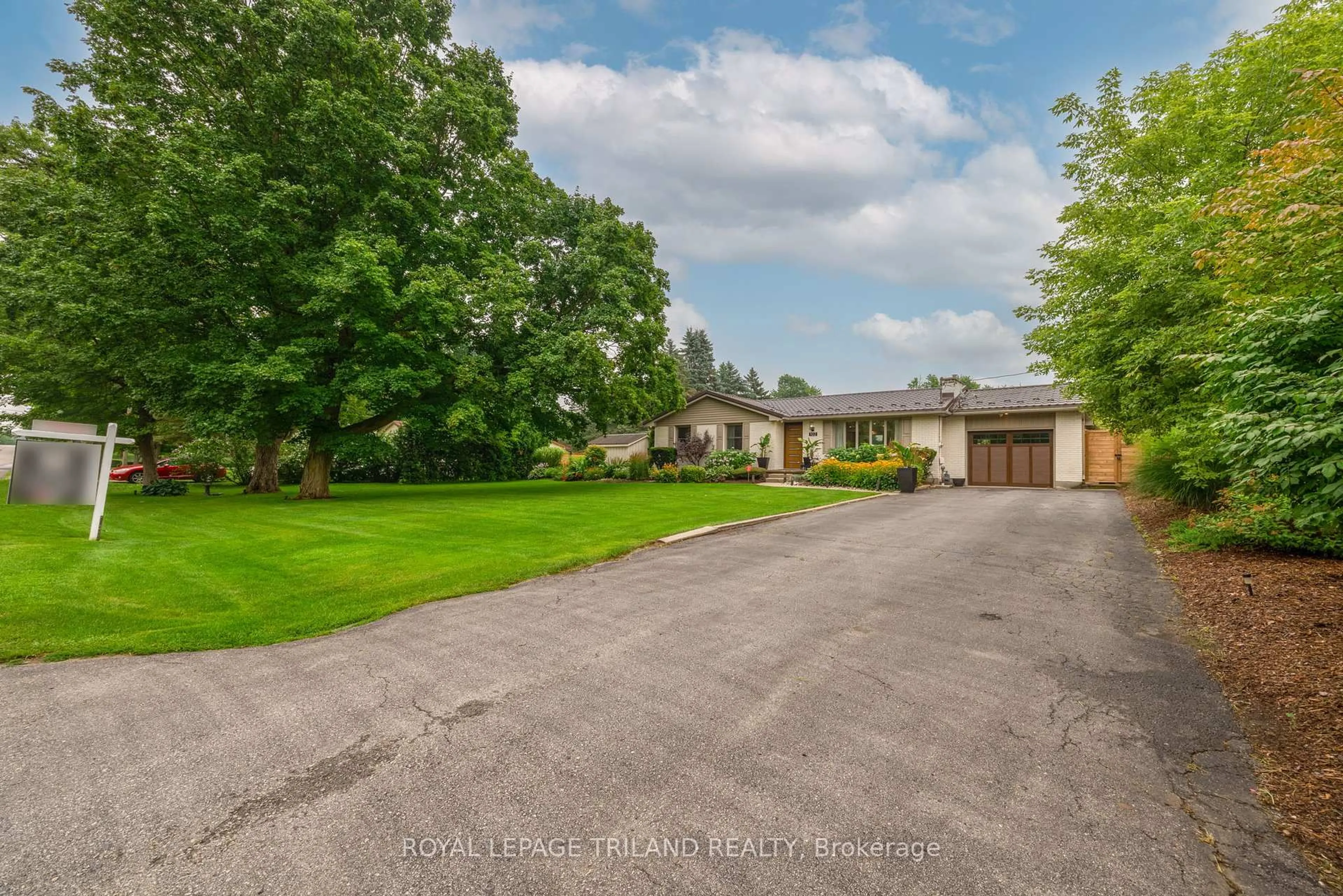 A pic from outside/outdoor area/front of a property/back of a property/a pic from drone, street for 102 RAILWAY Ave, Middlesex Centre Ontario N0L 1R0