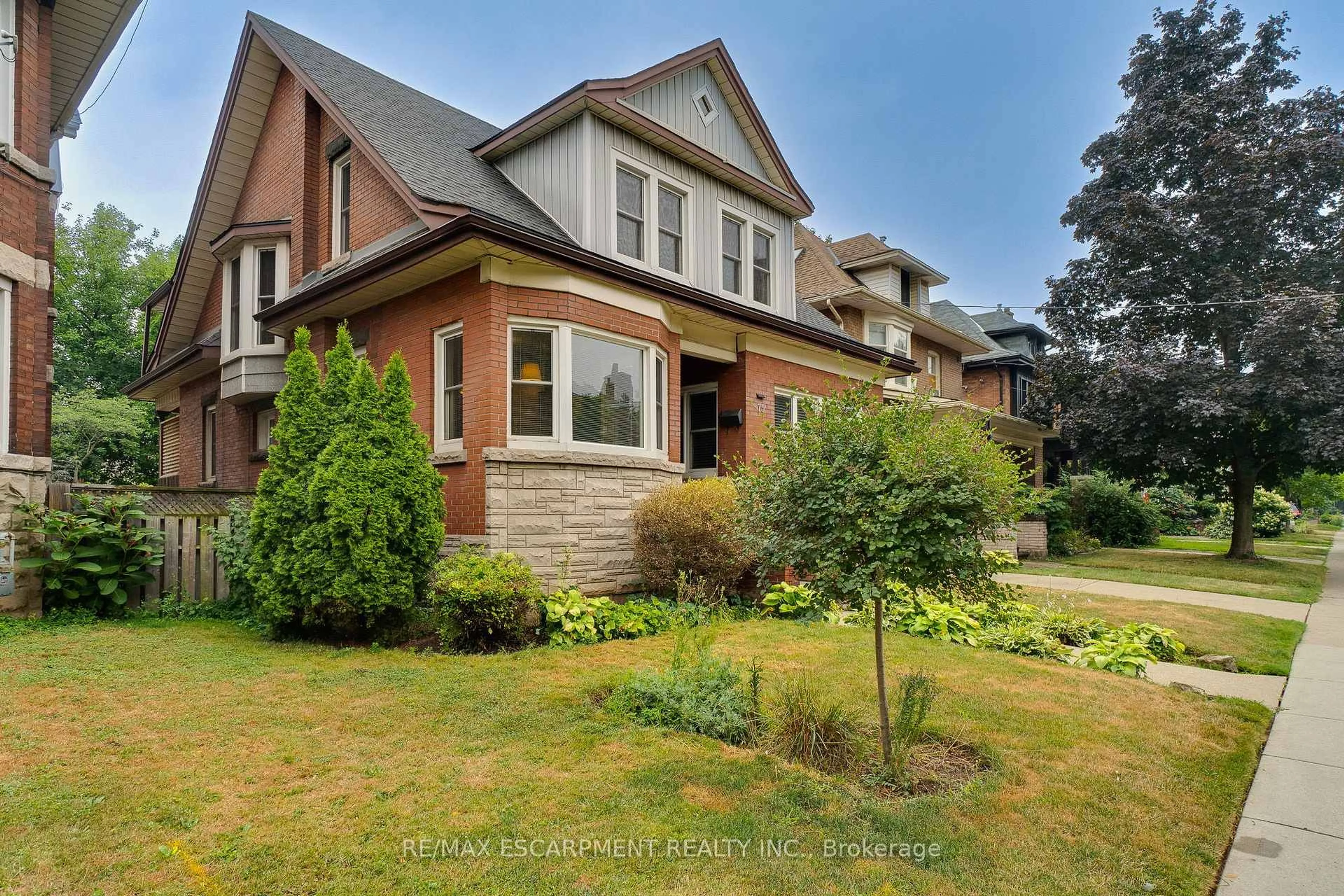 Home with brick exterior material, street for 75 MELROSE Ave, Hamilton Ontario L8M 2Y7