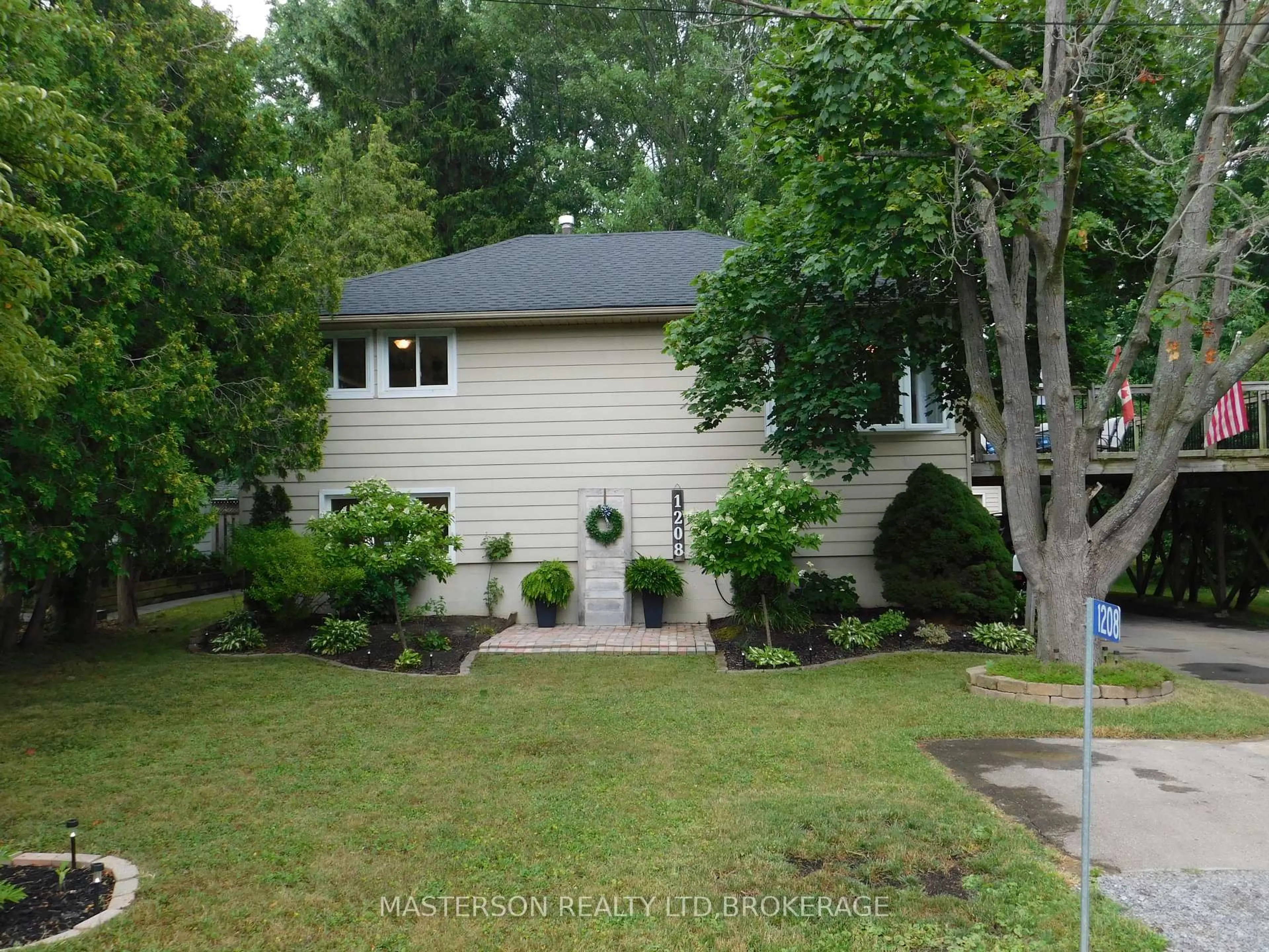 Home with vinyl exterior material, unknown for 1208 BENNER Ave, Fort Erie Ontario L2A 4N7