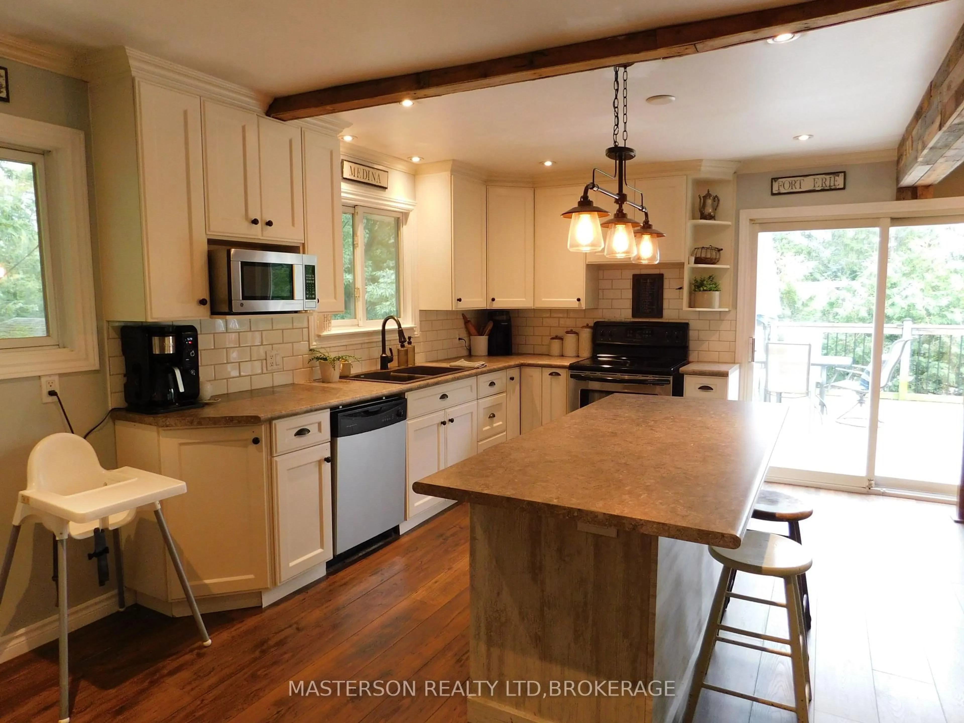 Open concept kitchen, wood/laminate floor for 1208 BENNER Ave, Fort Erie Ontario L2A 4N7