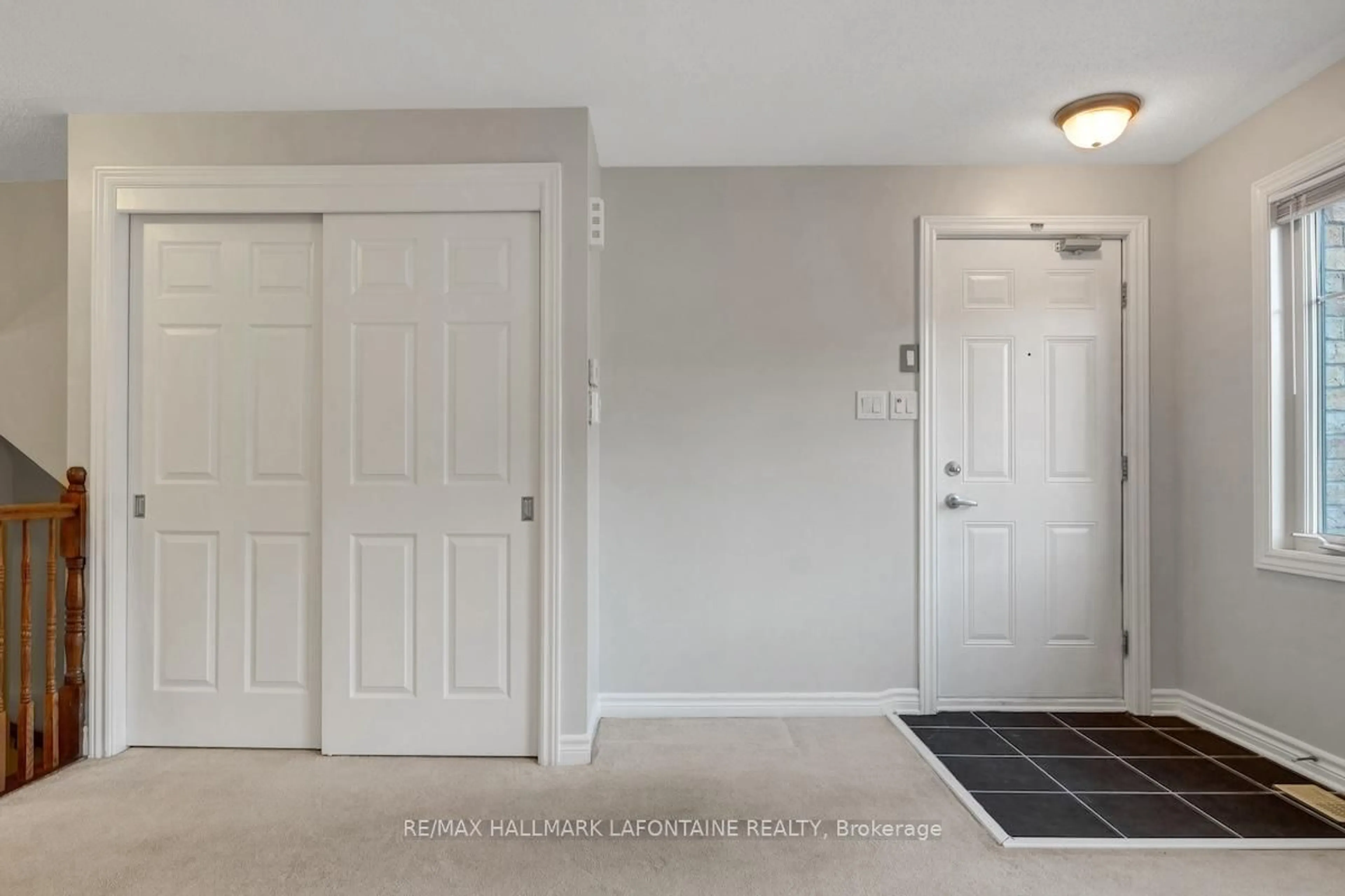 Indoor entryway for 270A Titanium Private, Ottawa Ontario K1C 0A5