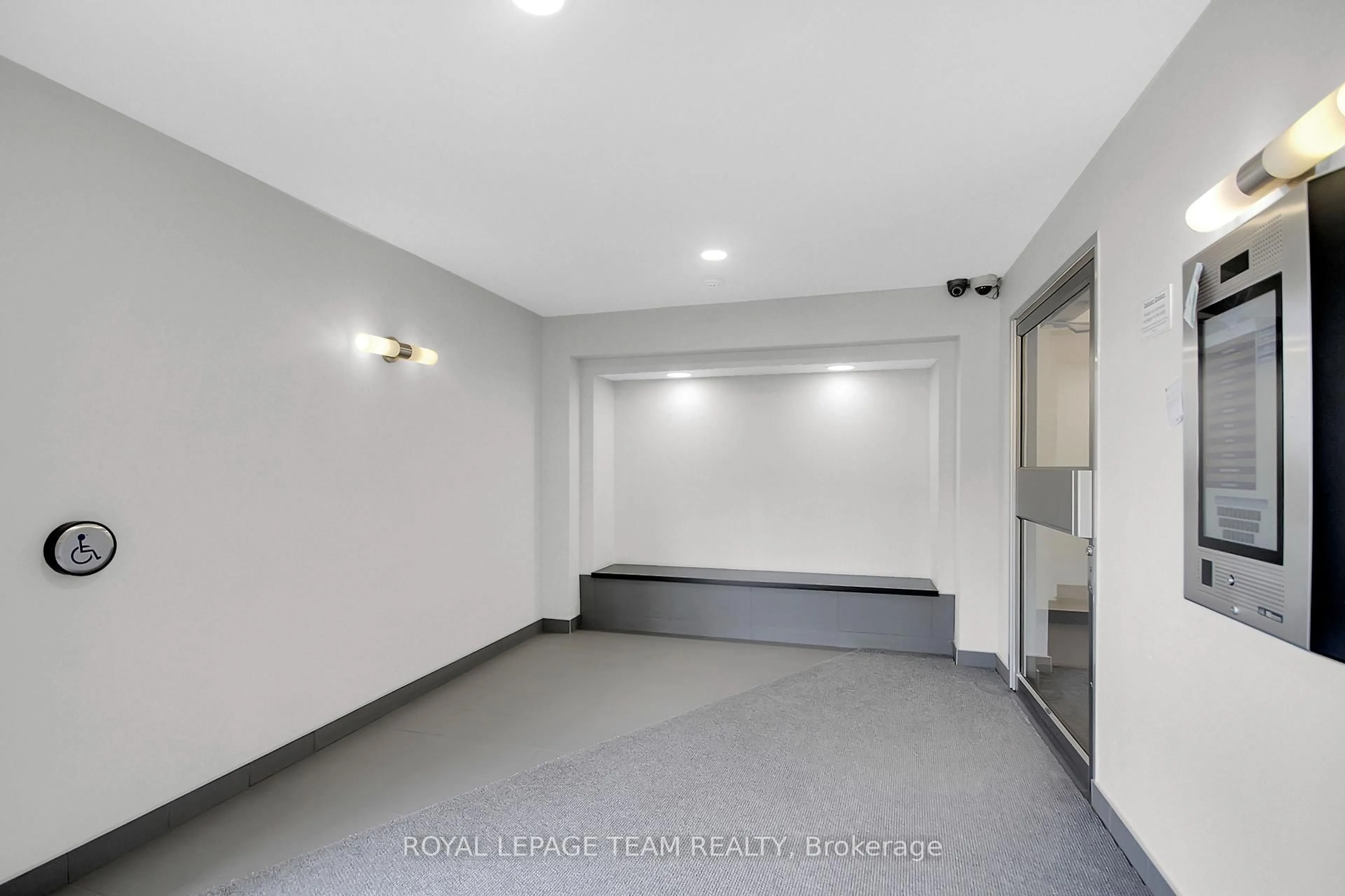 Unknown for 218 Viewmount Dr #305, Ottawa Ontario K2E 7X5