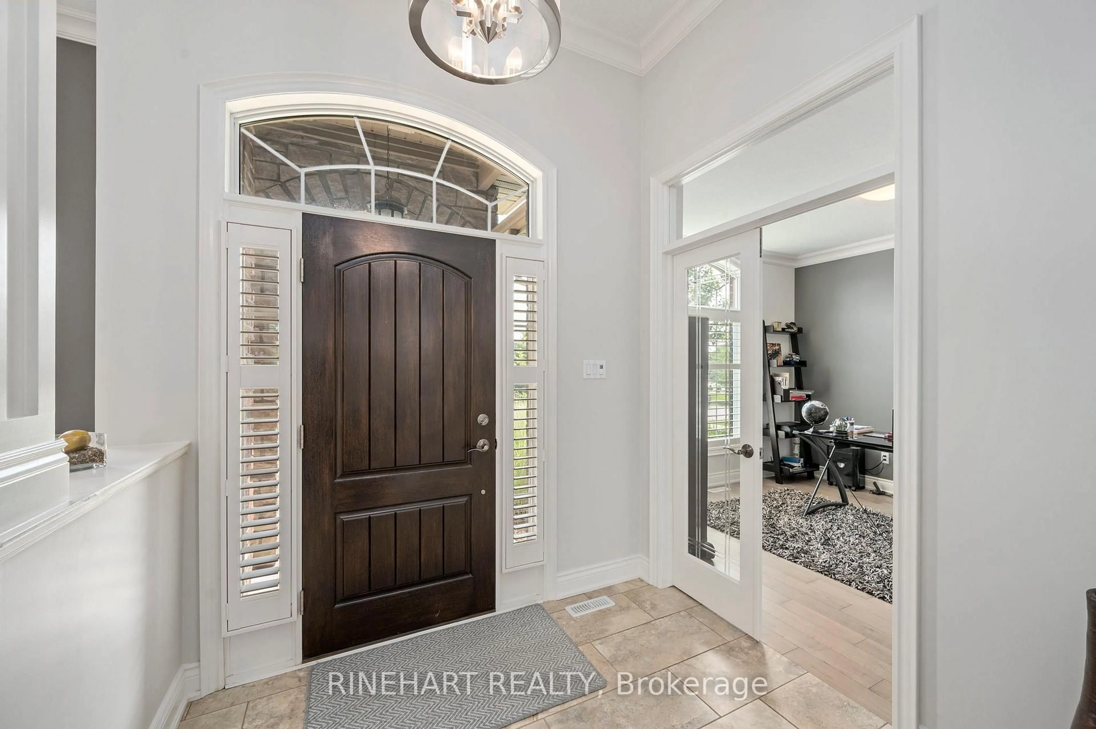 Indoor entryway for 6968 Clayton Walk, London South Ontario N6P 0B2