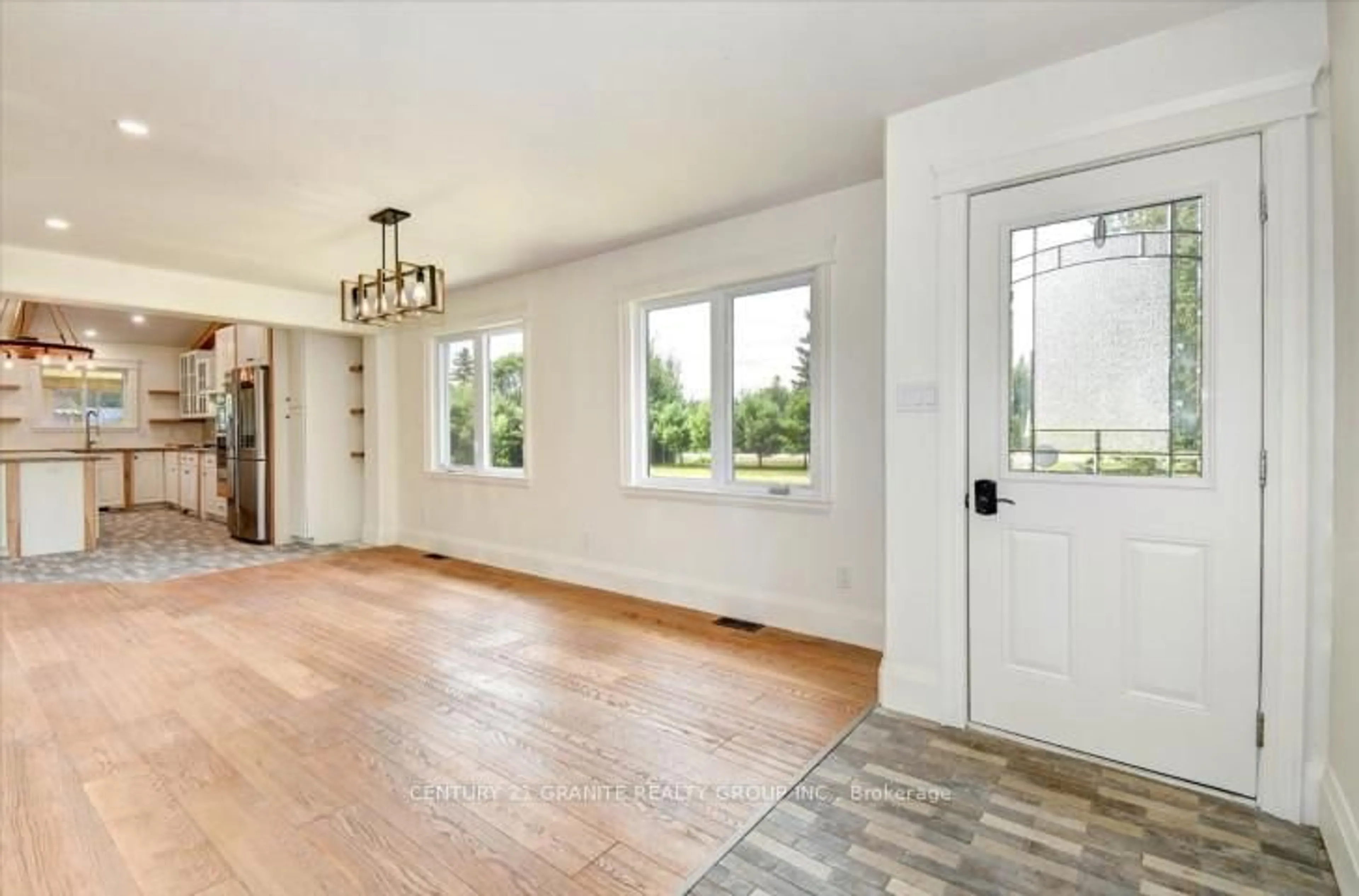 Indoor entryway for 32534 Highway 62, Maynooth Ontario K0L 2S0