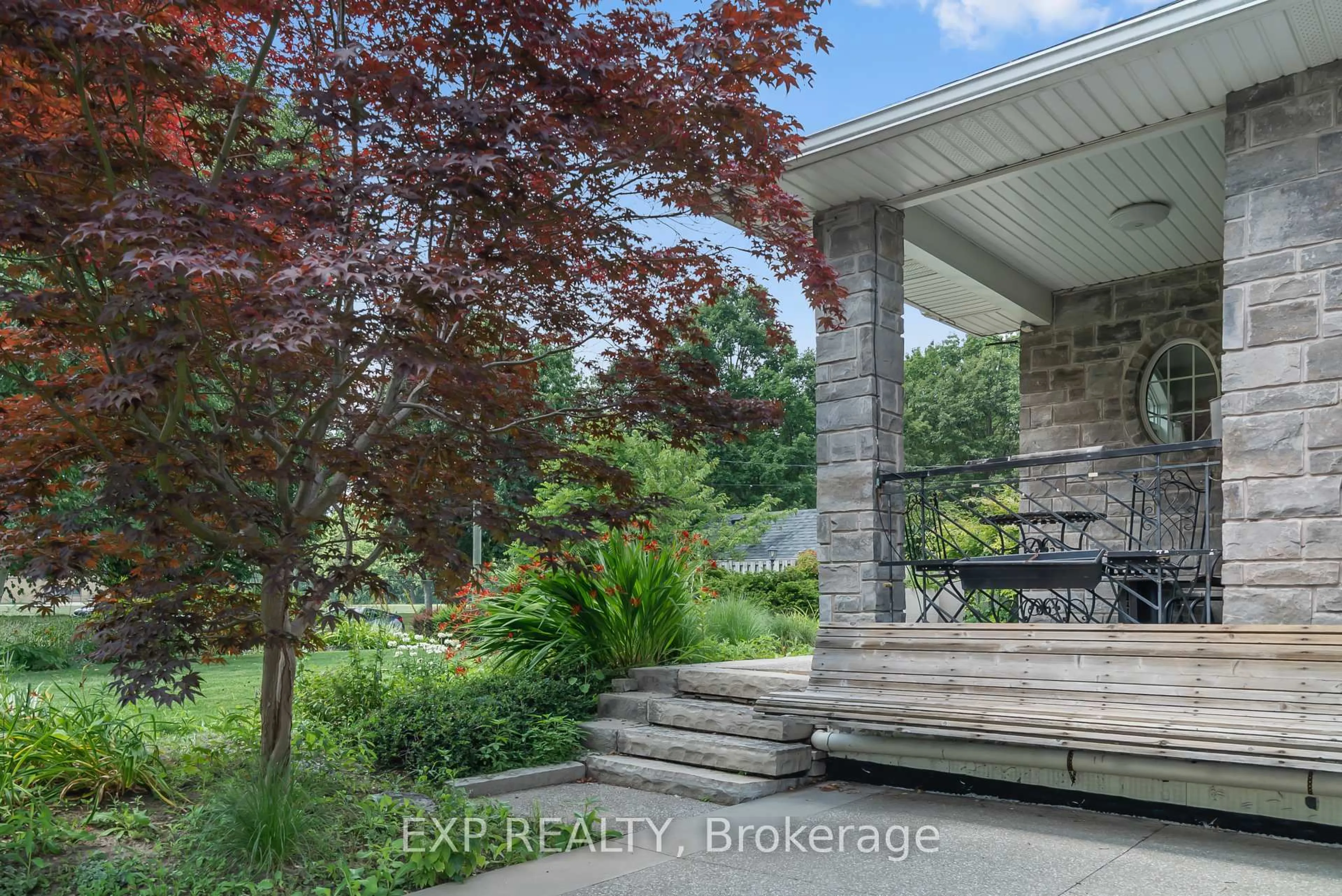 Indoor entryway for 5510 Belmont Ave, Niagara Falls Ontario L2H 1J7