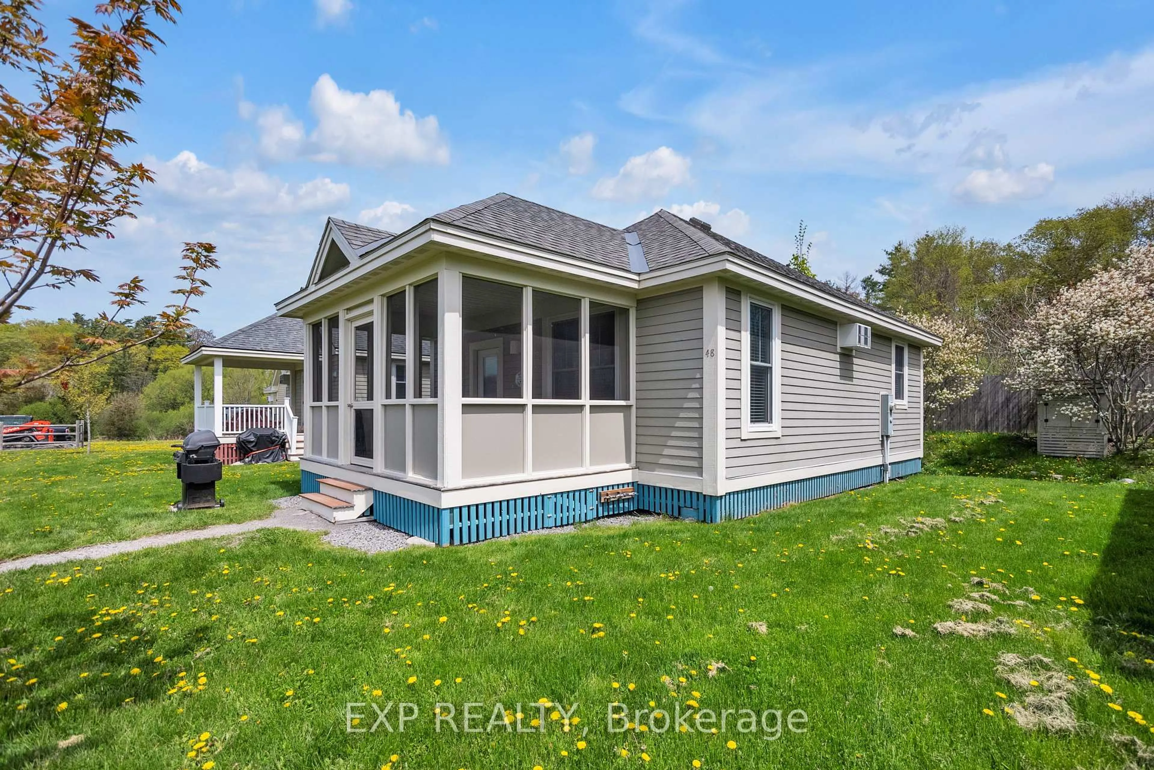 Home with vinyl exterior material, unknown for 48 Meadowview Lane, Prince Edward County Ontario K0K 1P0