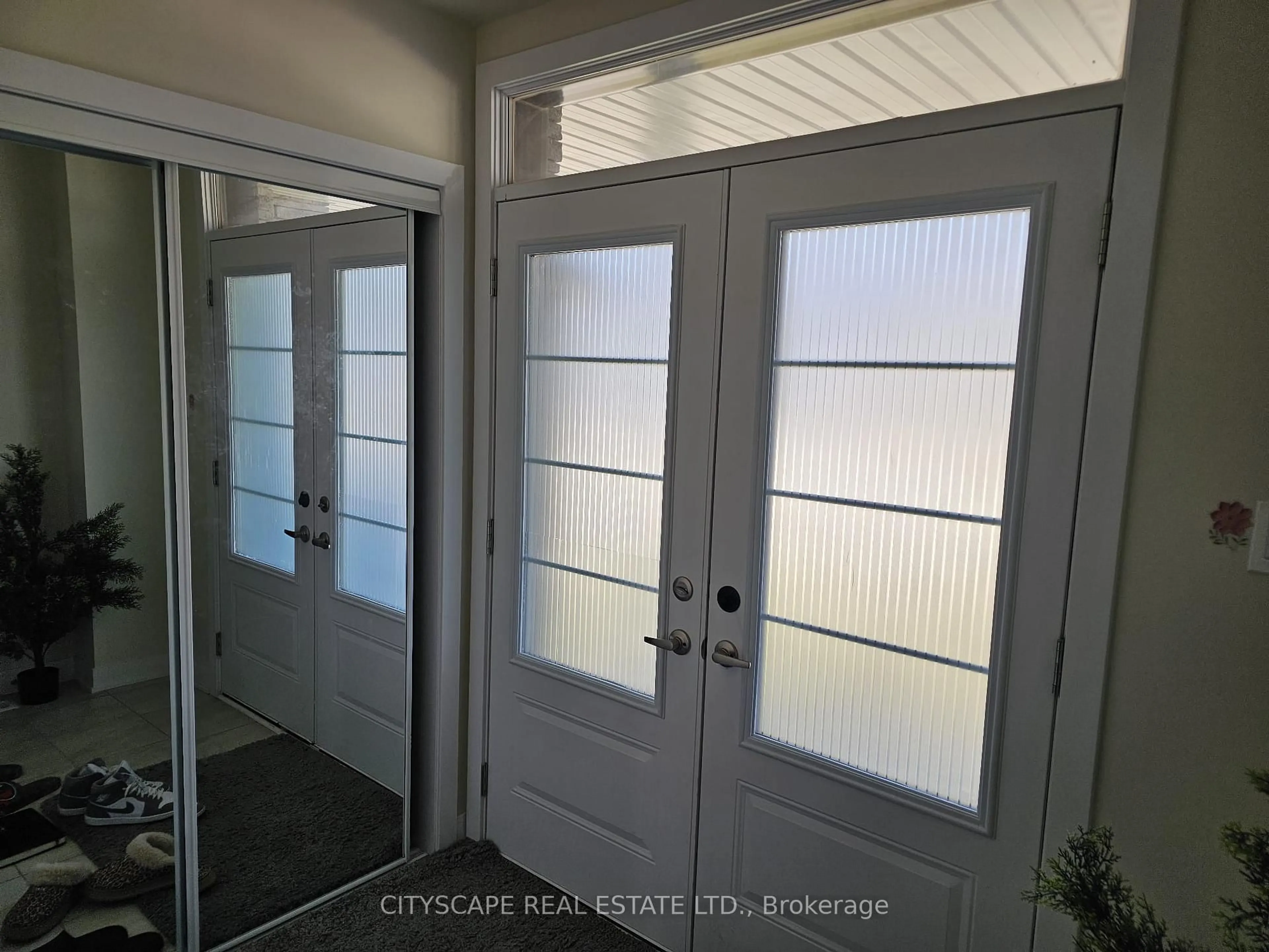 Indoor entryway for 61 Starboard Cres, Welland Ontario L3B 0M7