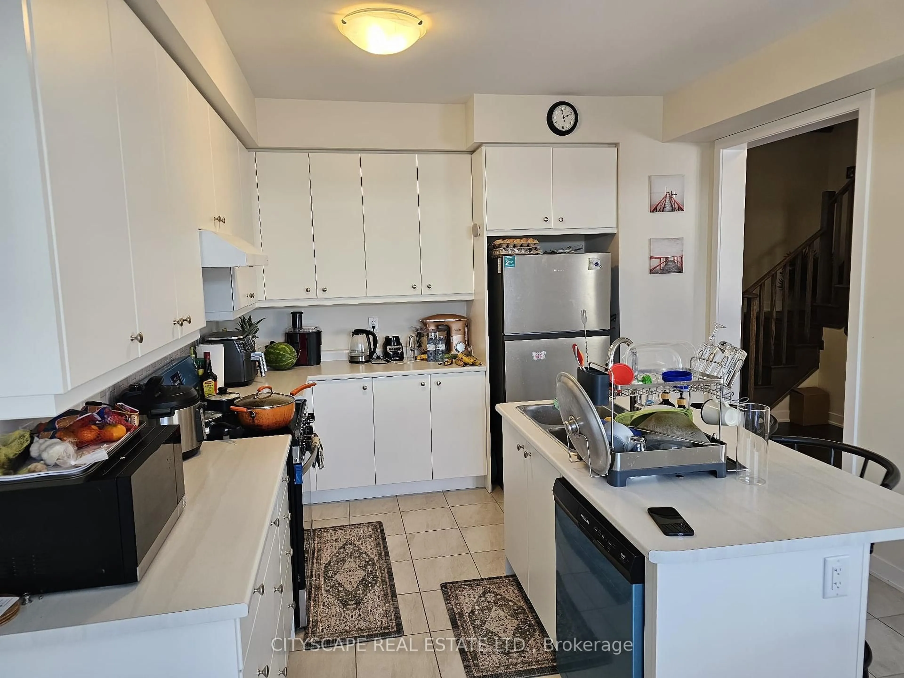 Standard kitchen, unknown for 61 Starboard Cres, Welland Ontario L3B 0M7