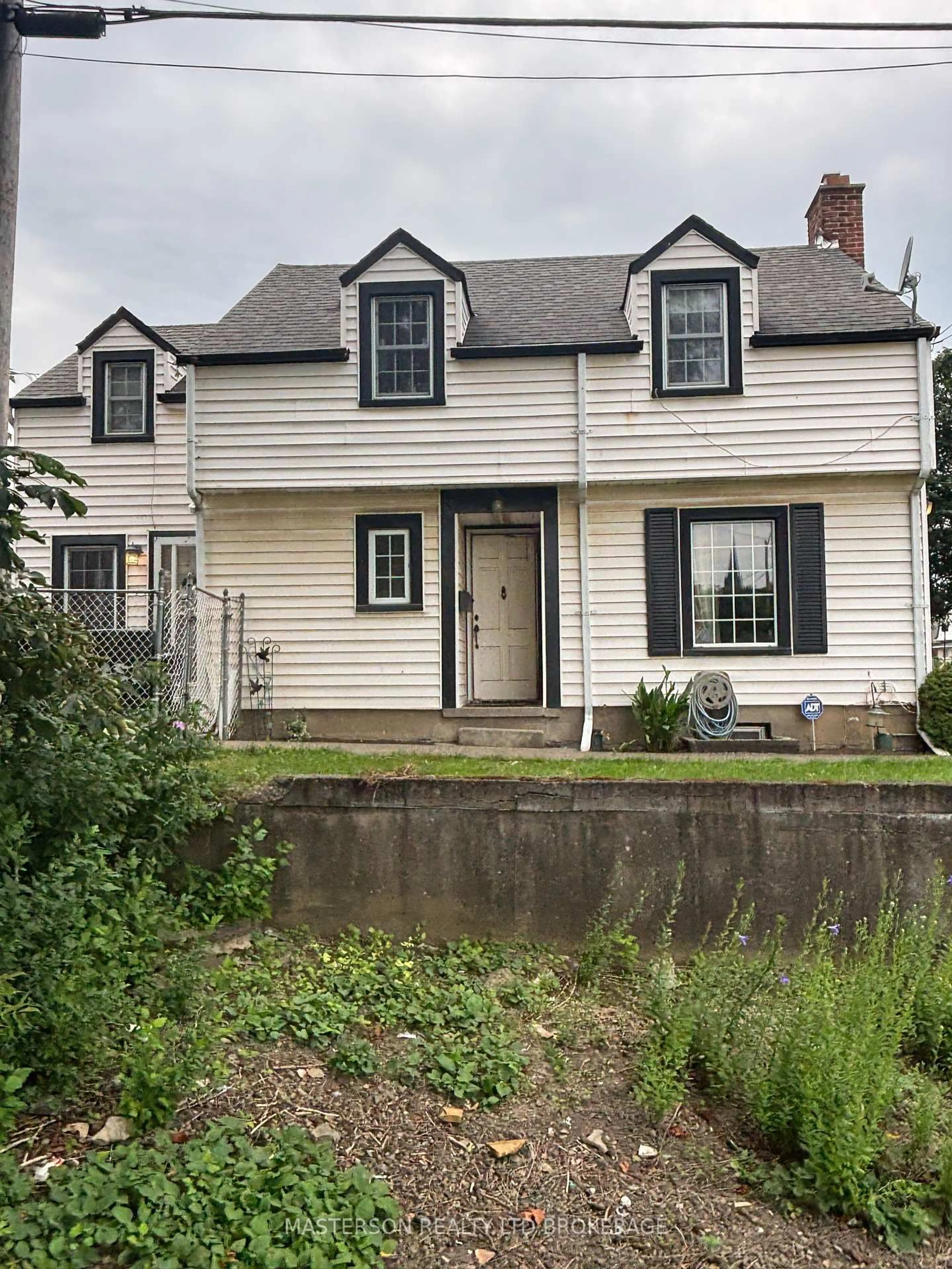 Home with vinyl exterior material, street for 12 Chestnut St, St. Catharines Ontario L2T 1G5