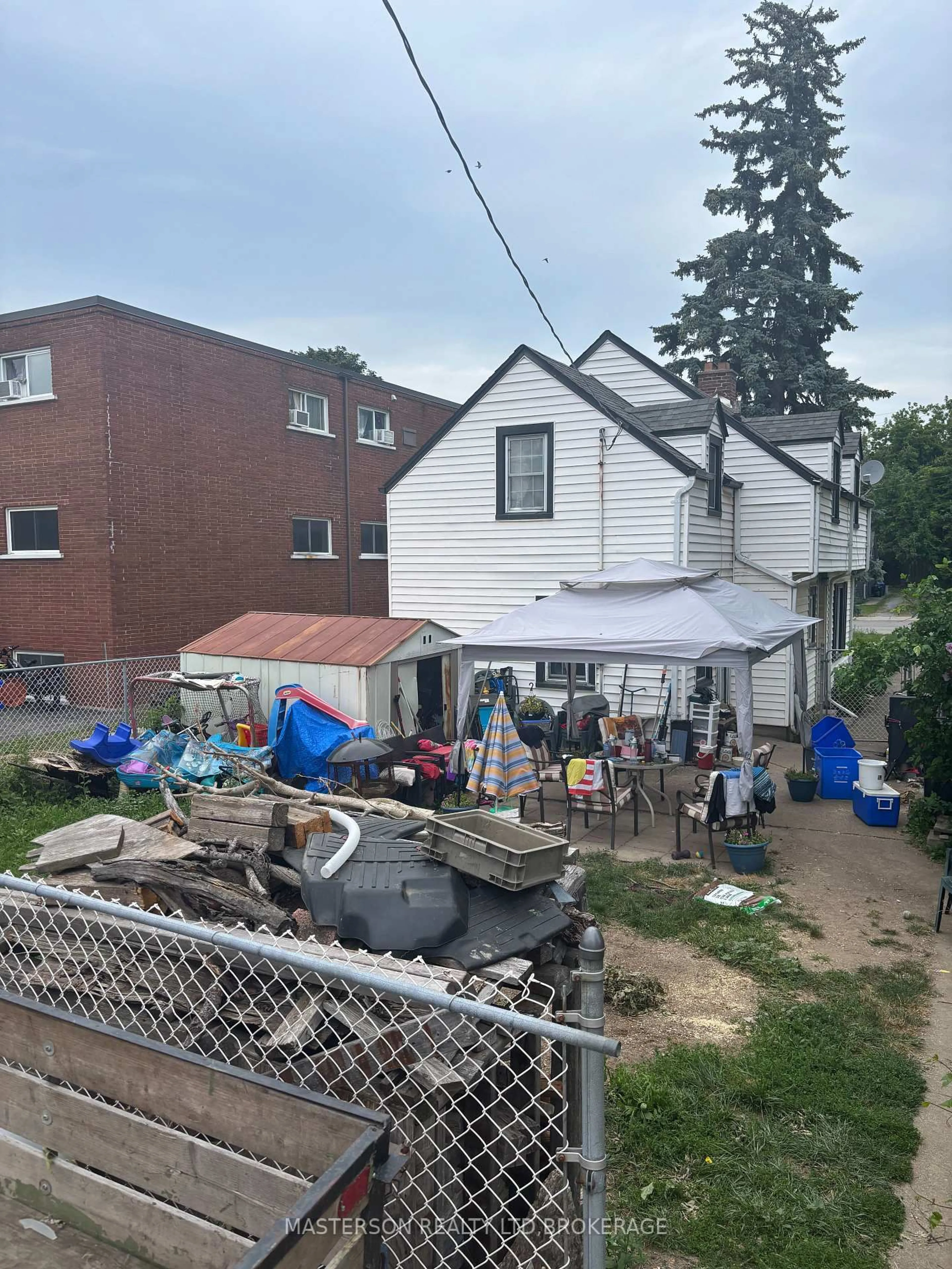 A pic from outside/outdoor area/front of a property/back of a property/a pic from drone, street for 12 Chestnut St, St. Catharines Ontario L2T 1G5
