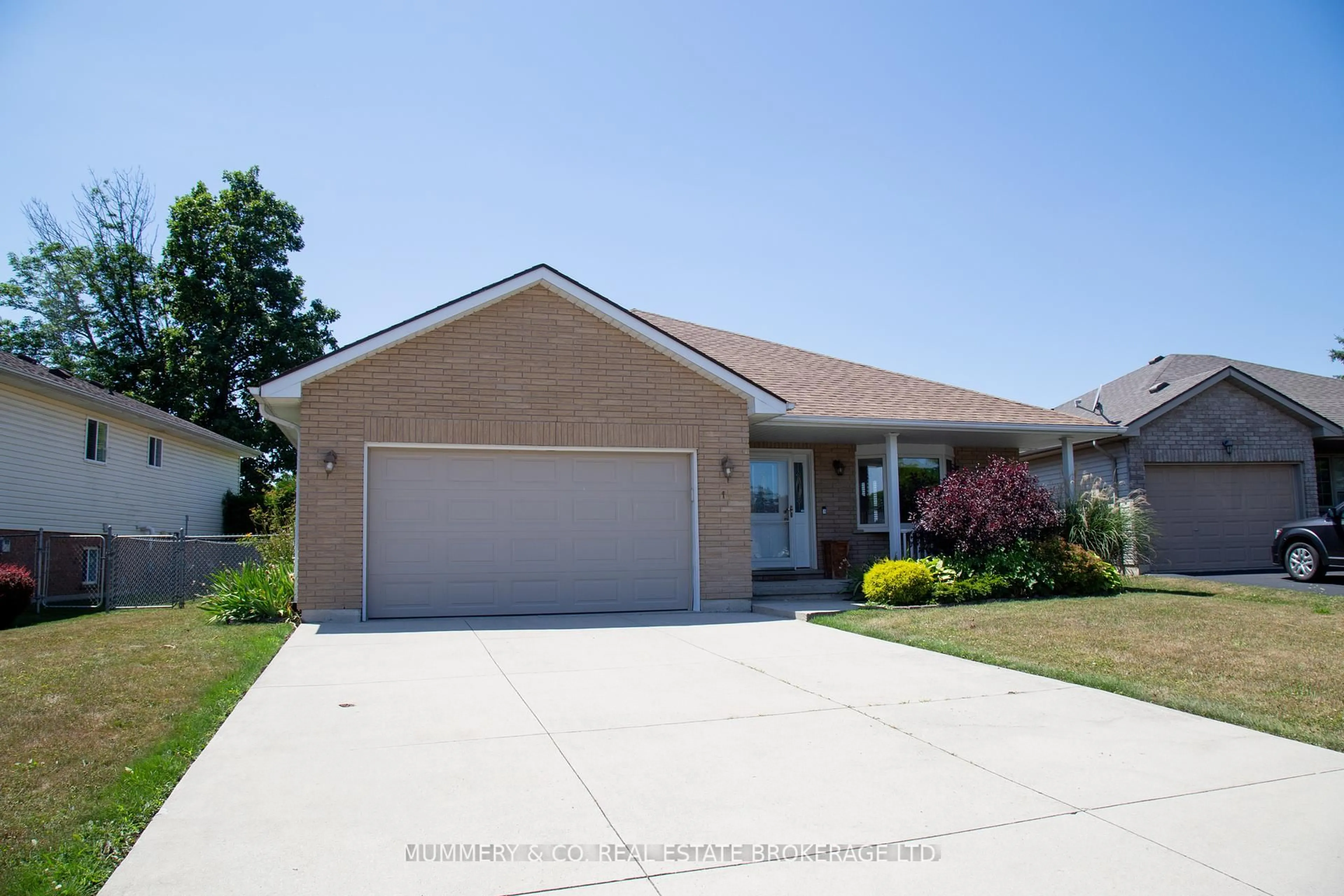 Home with vinyl exterior material, street for 17 Briarlea Cres, Norfolk Ontario N0A 1N4