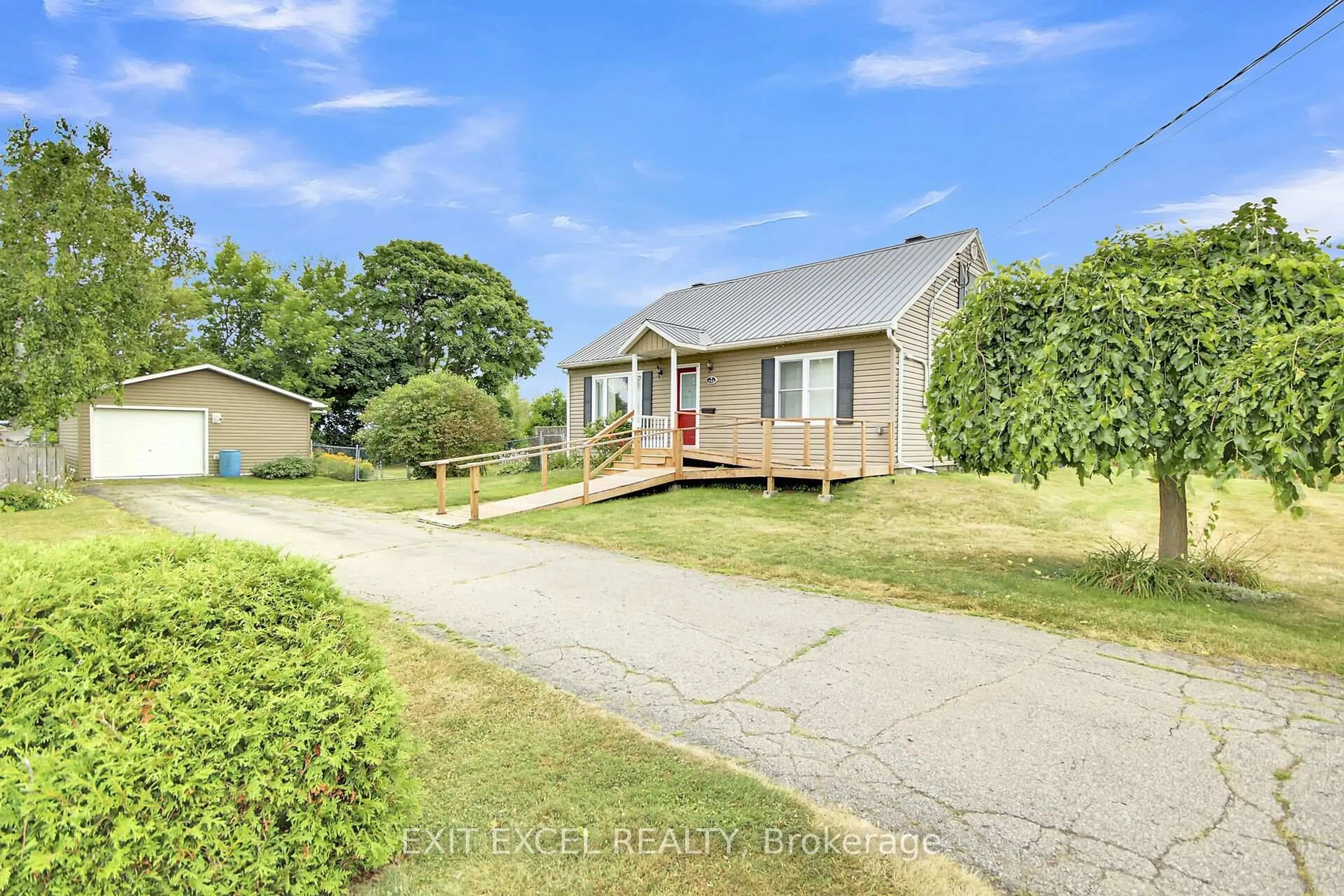 A pic from outside/outdoor area/front of a property/back of a property/a pic from drone, street for 733 Jessup St, Prescott Ontario K0E 1T0