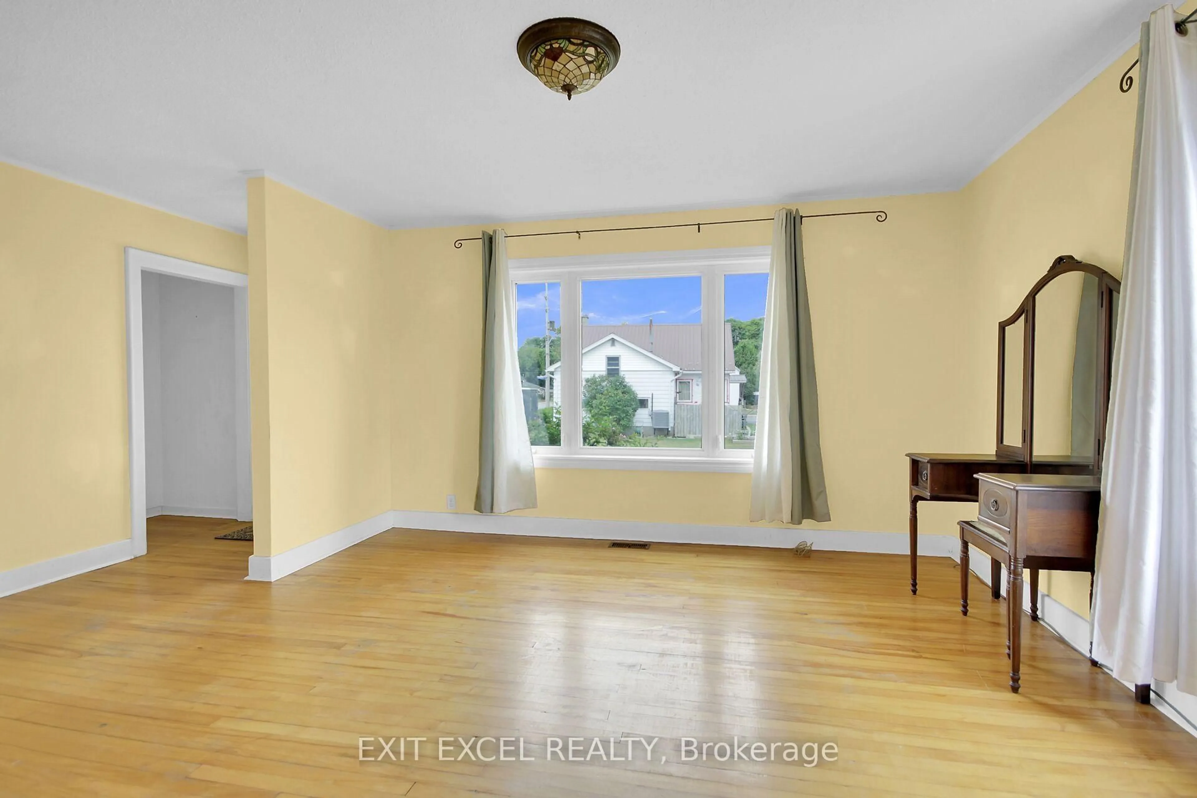 A pic of a room for 733 Jessup St, Prescott Ontario K0E 1T0