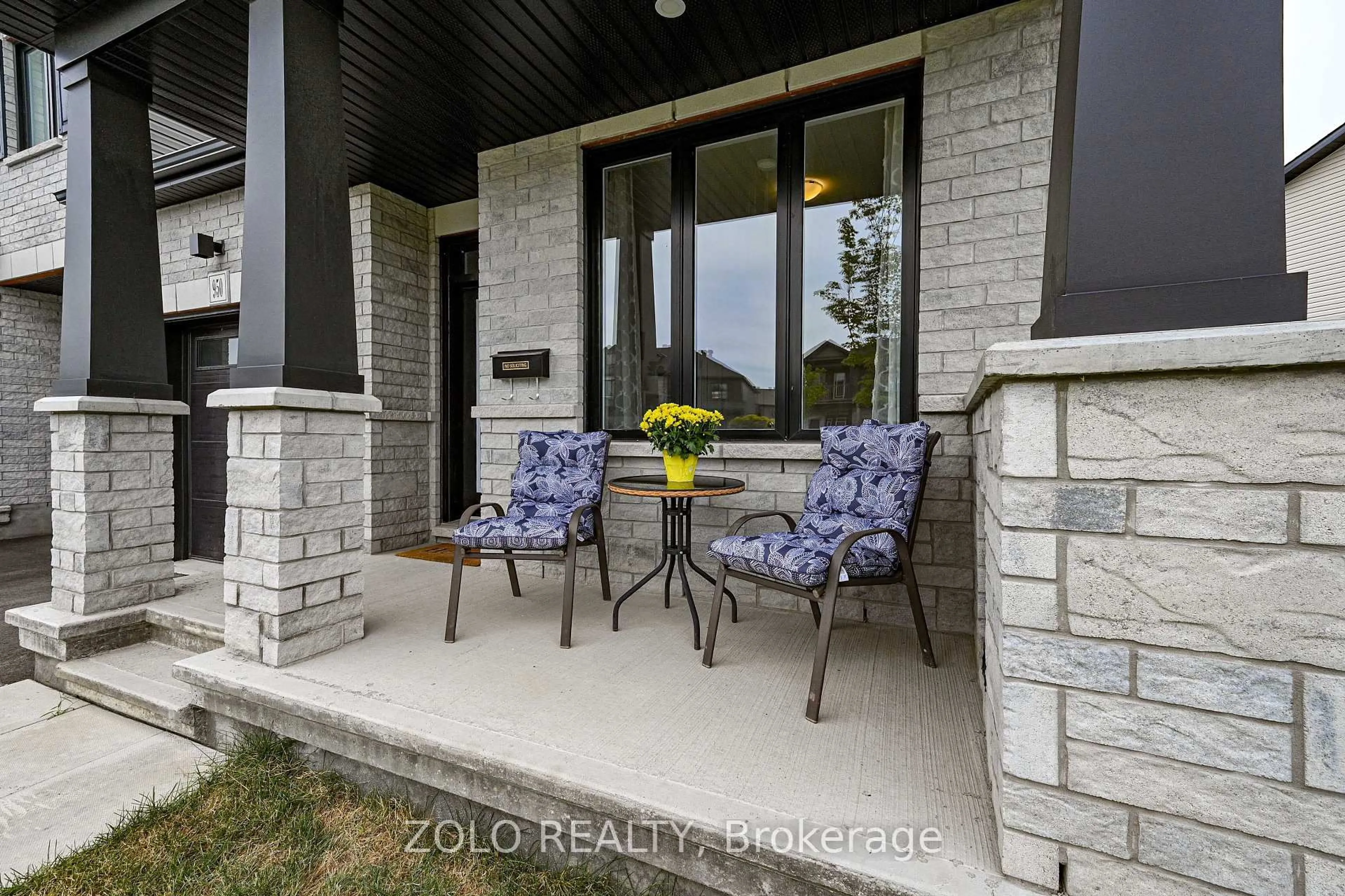 Patio, street for 950 Cologne St, Russell Ontario K0A 1W0