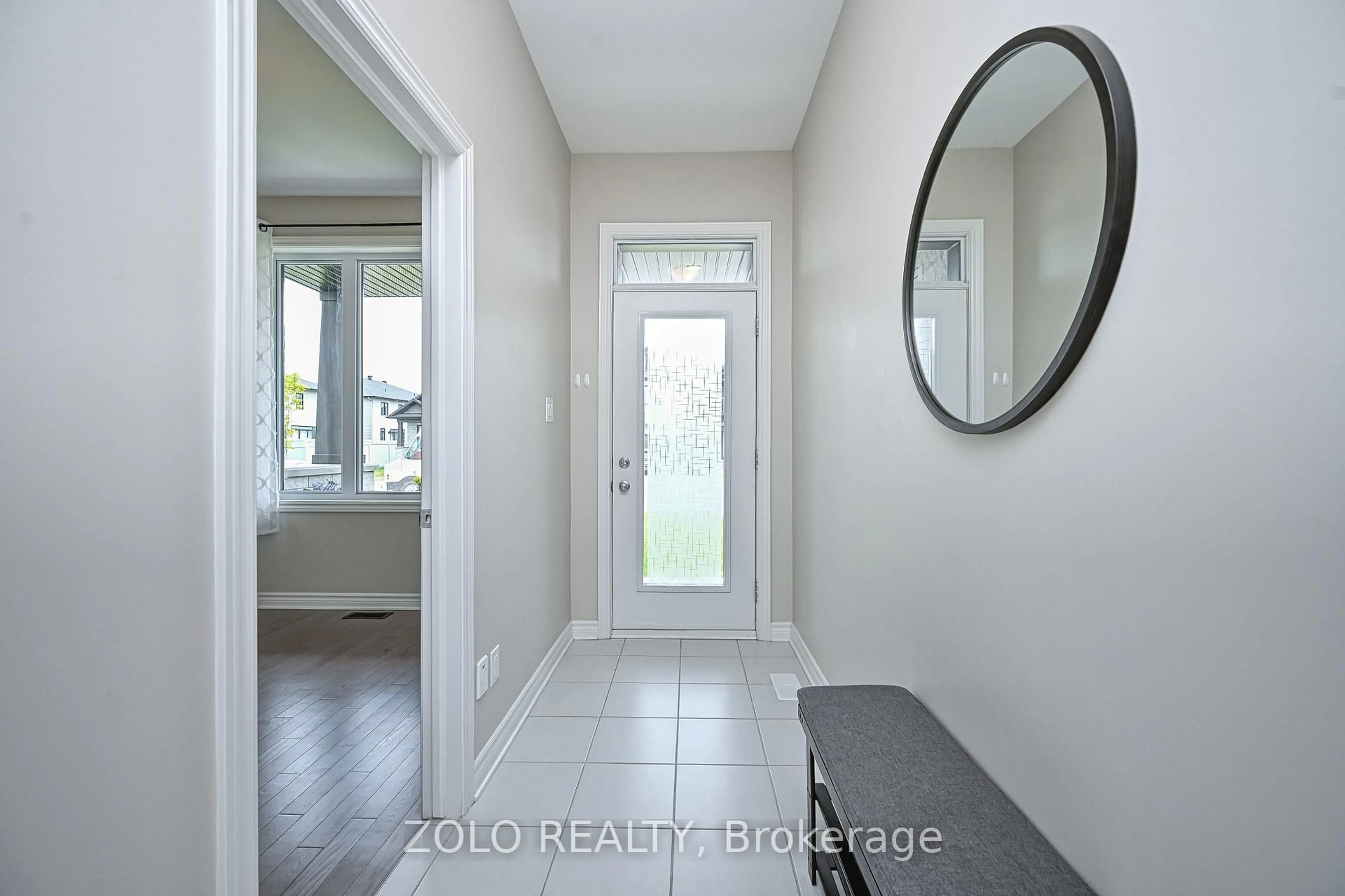 Indoor entryway for 950 Cologne St, Russell Ontario K0A 1W0