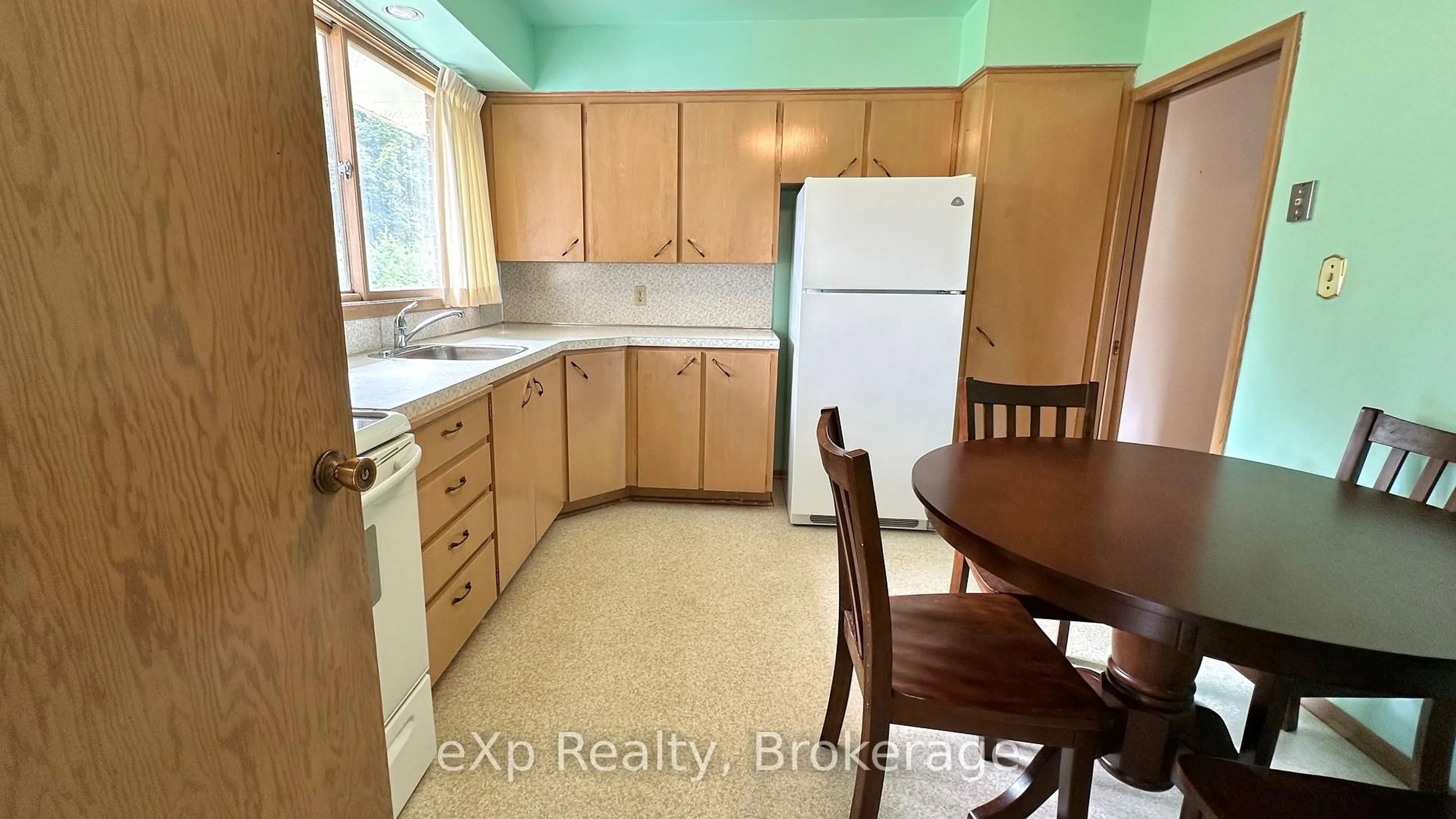 Standard kitchen, unknown for 120 Speedvale Ave, Guelph Ontario N1H 1K4