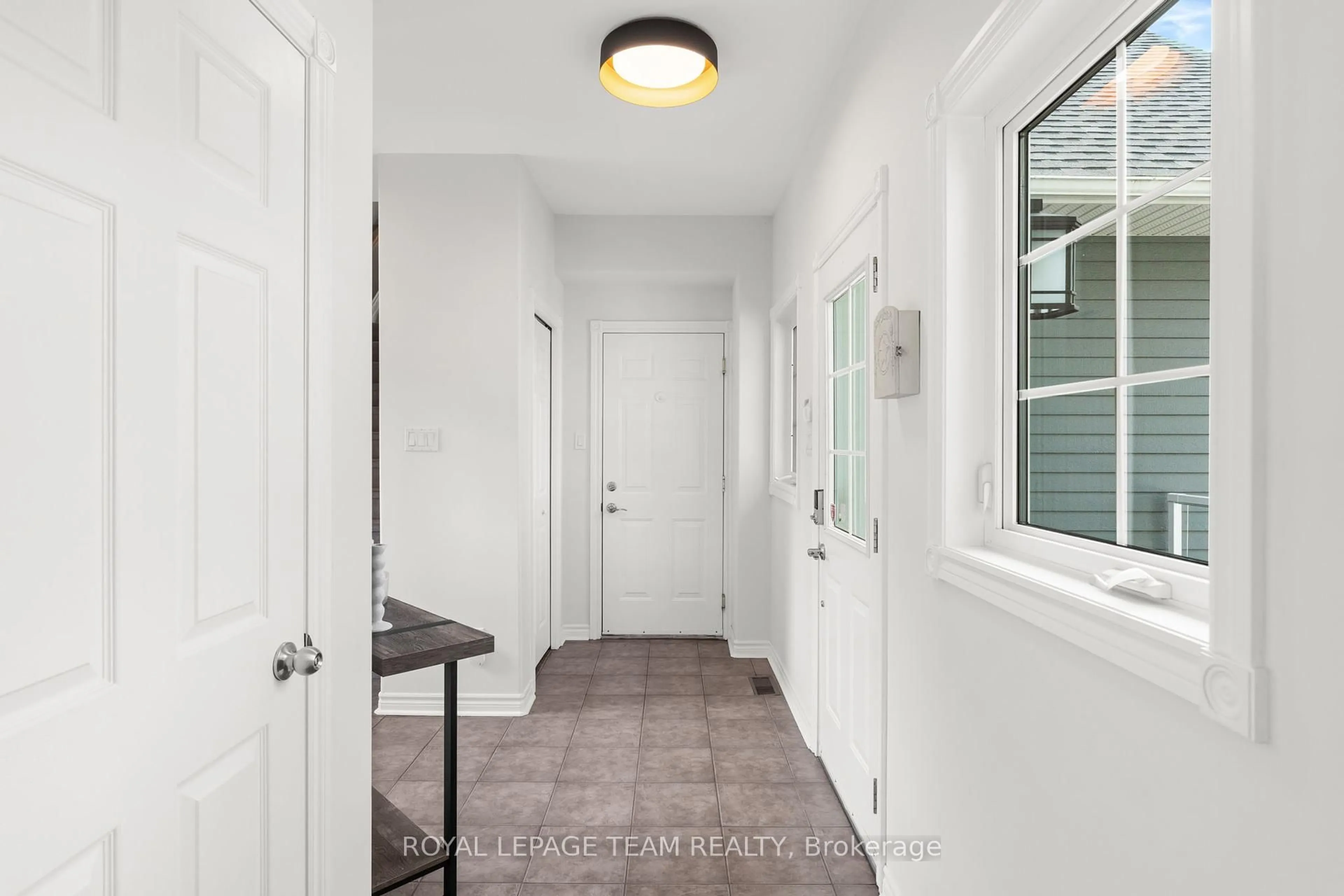 Indoor entryway for 117 Lady Lochead Lane, Carp Ontario K0A 1L0