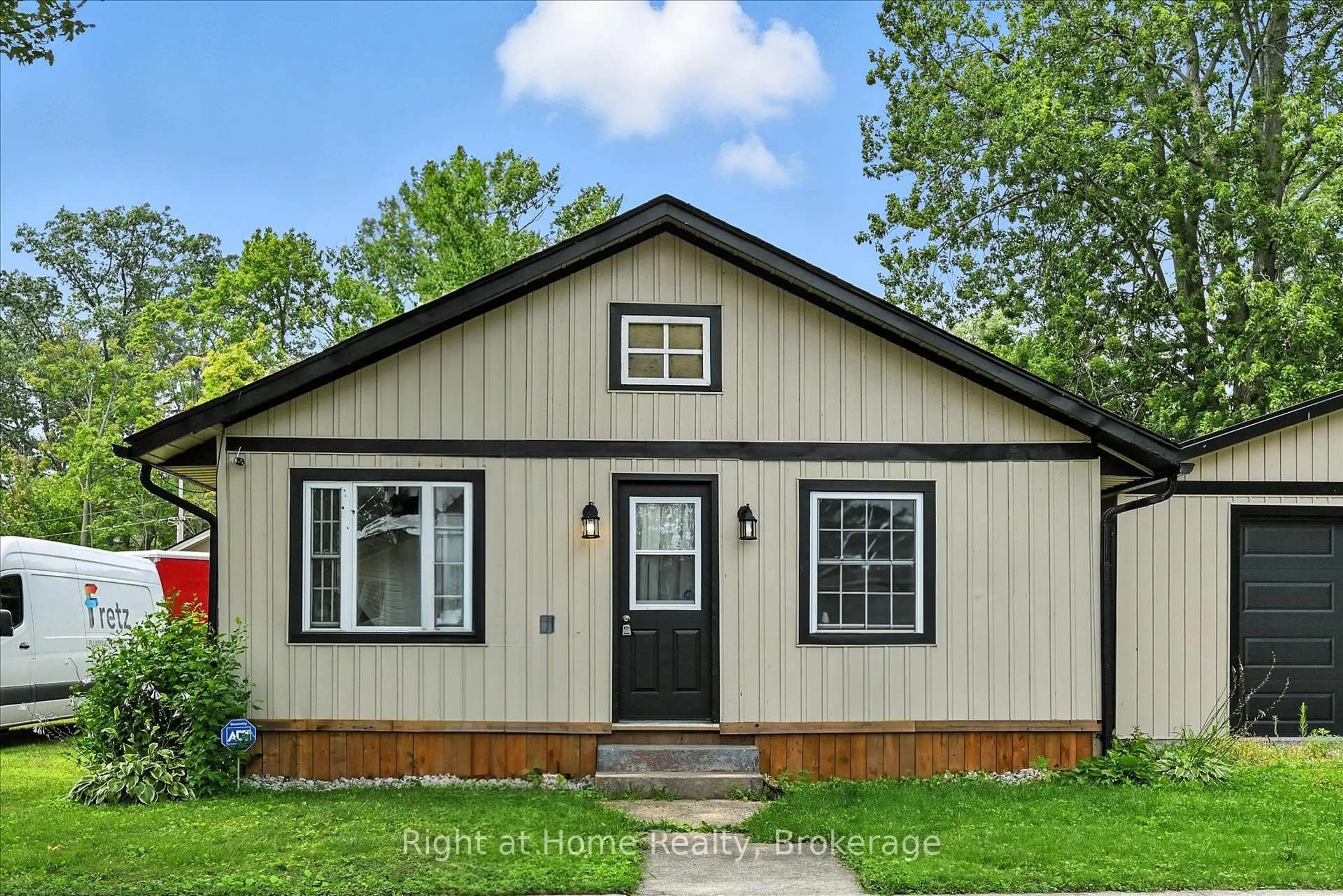 Home with vinyl exterior material, street for 273 Oxford Ave, Fort Erie Ontario L0S 1B0