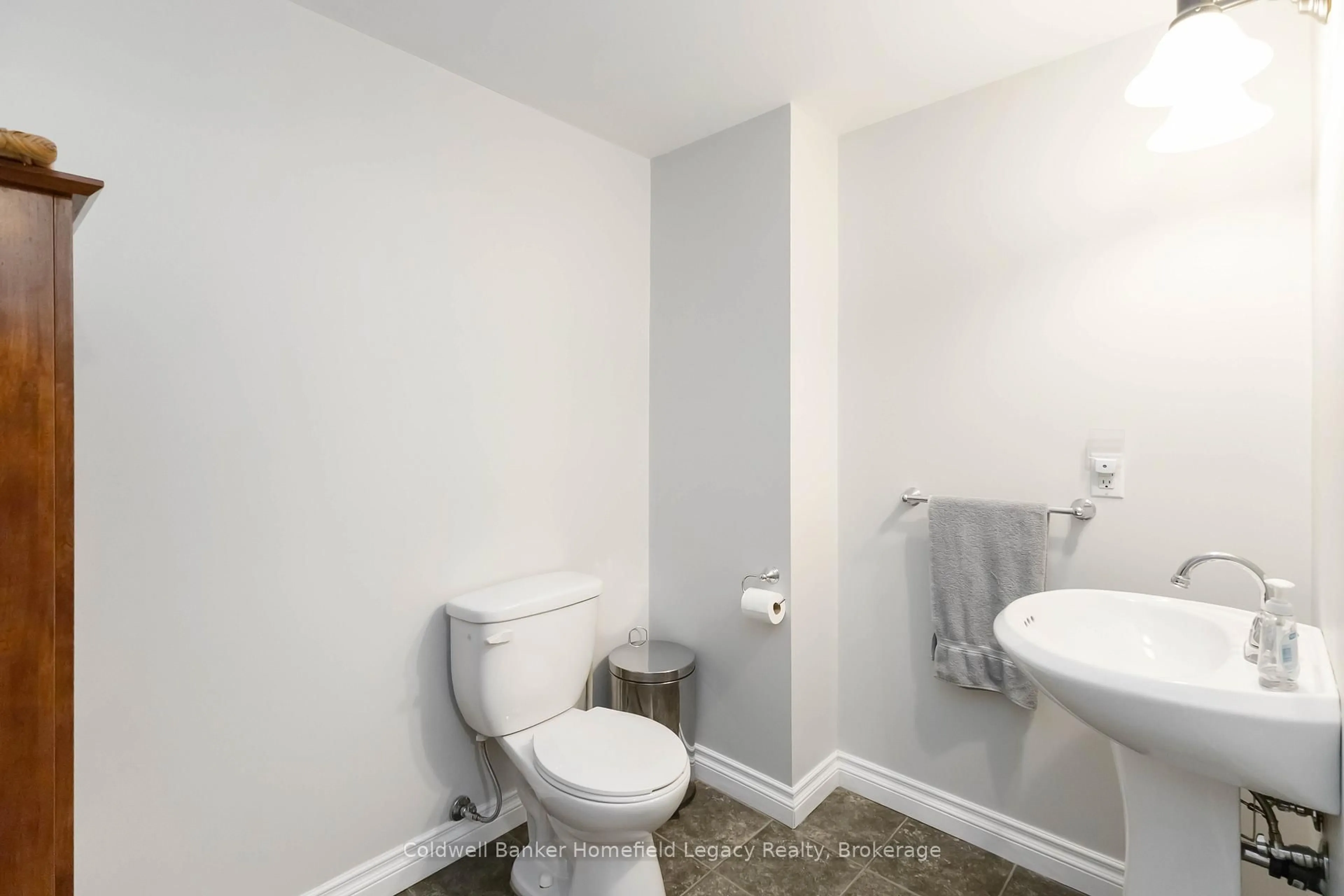 Standard bathroom, unknown for 567 Elgin St, St. Marys Ontario N4X 0A3