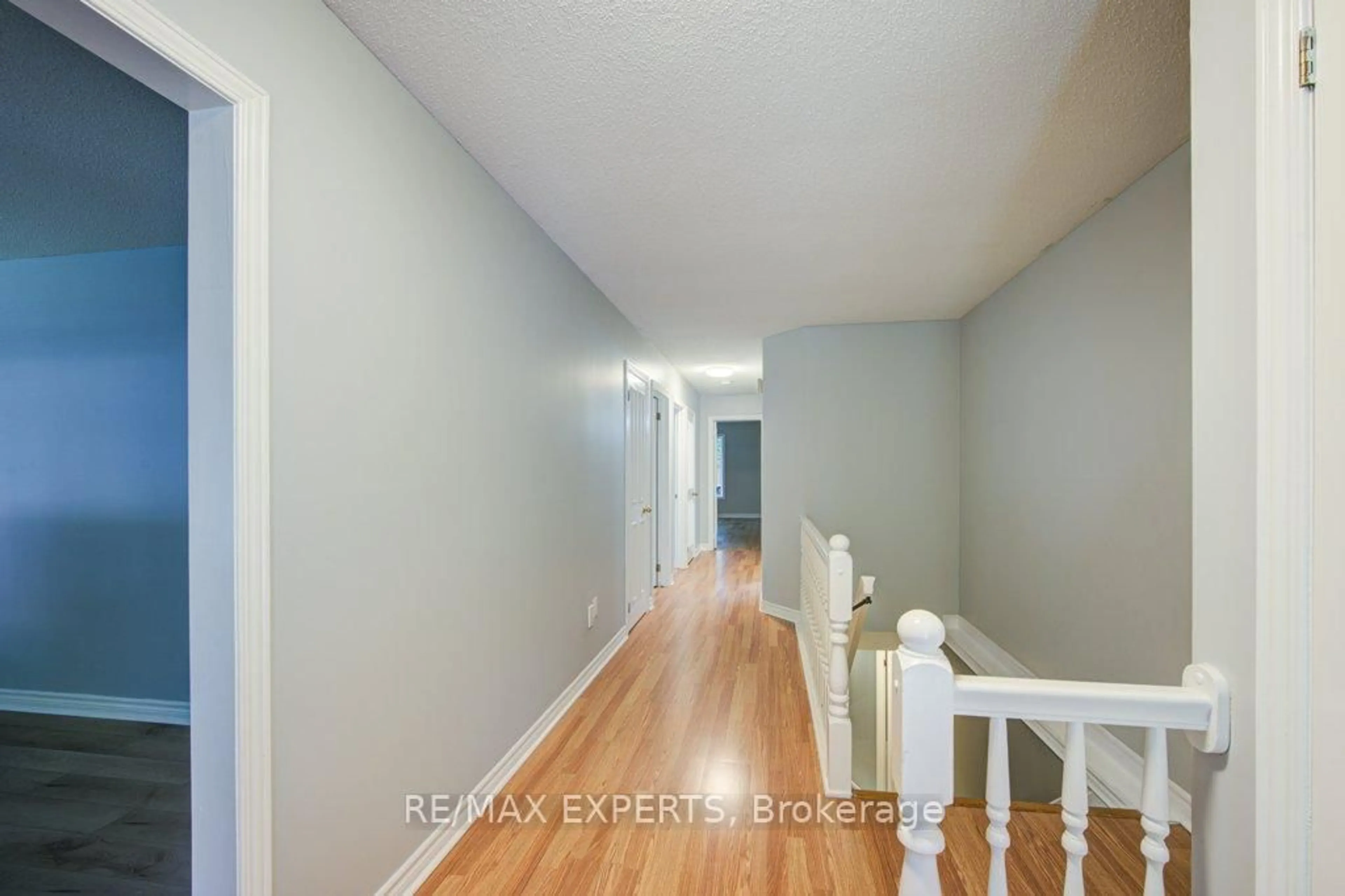 Indoor entryway for 1031 Griffith St, London South Ontario N6K 3Y7