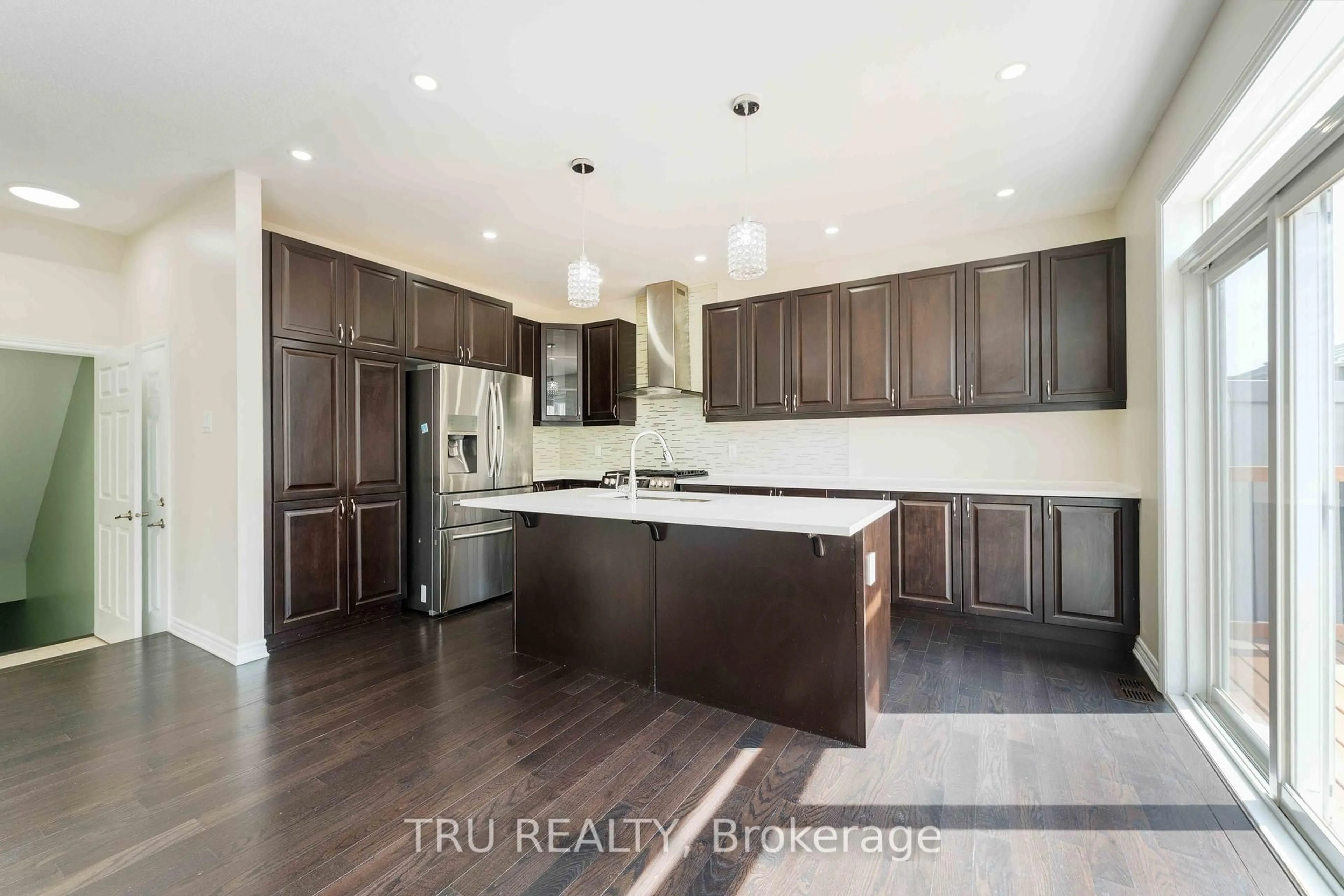 Open concept kitchen, wood/laminate floor for 352 Meadowbreeze Dr, Ottawa Ontario K2M 0K3