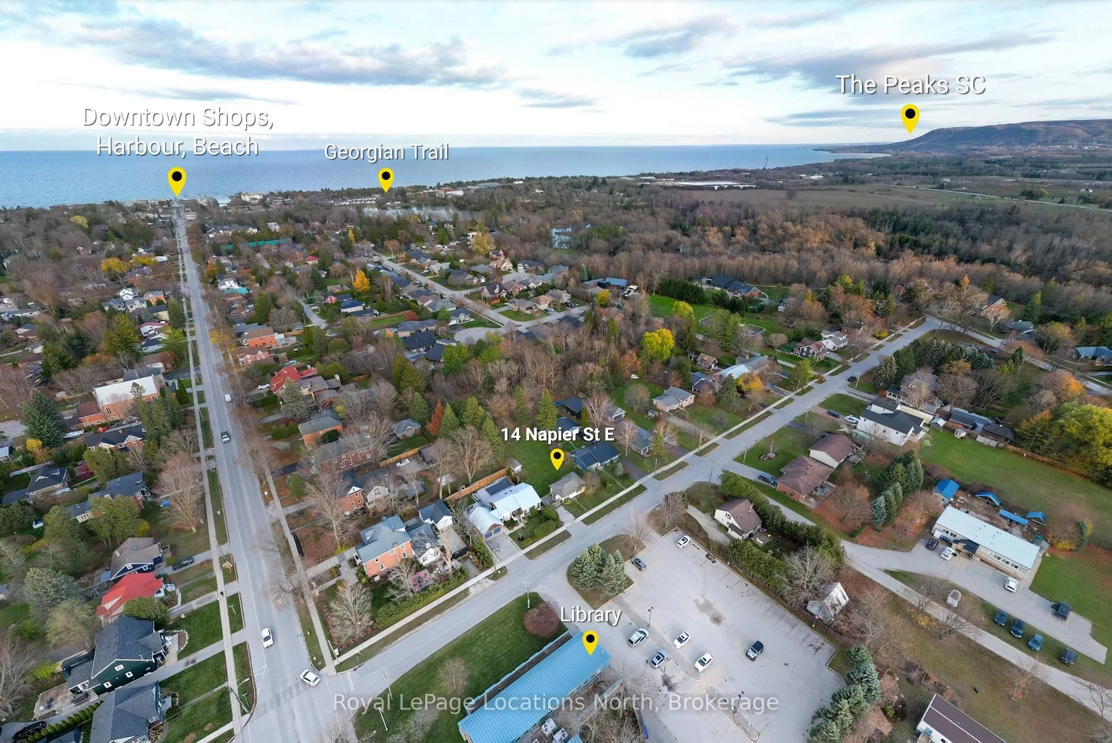 A pic from outside/outdoor area/front of a property/back of a property/a pic from drone, unknown for 14 NAPIER St, Blue Mountains Ontario N0H 2P0