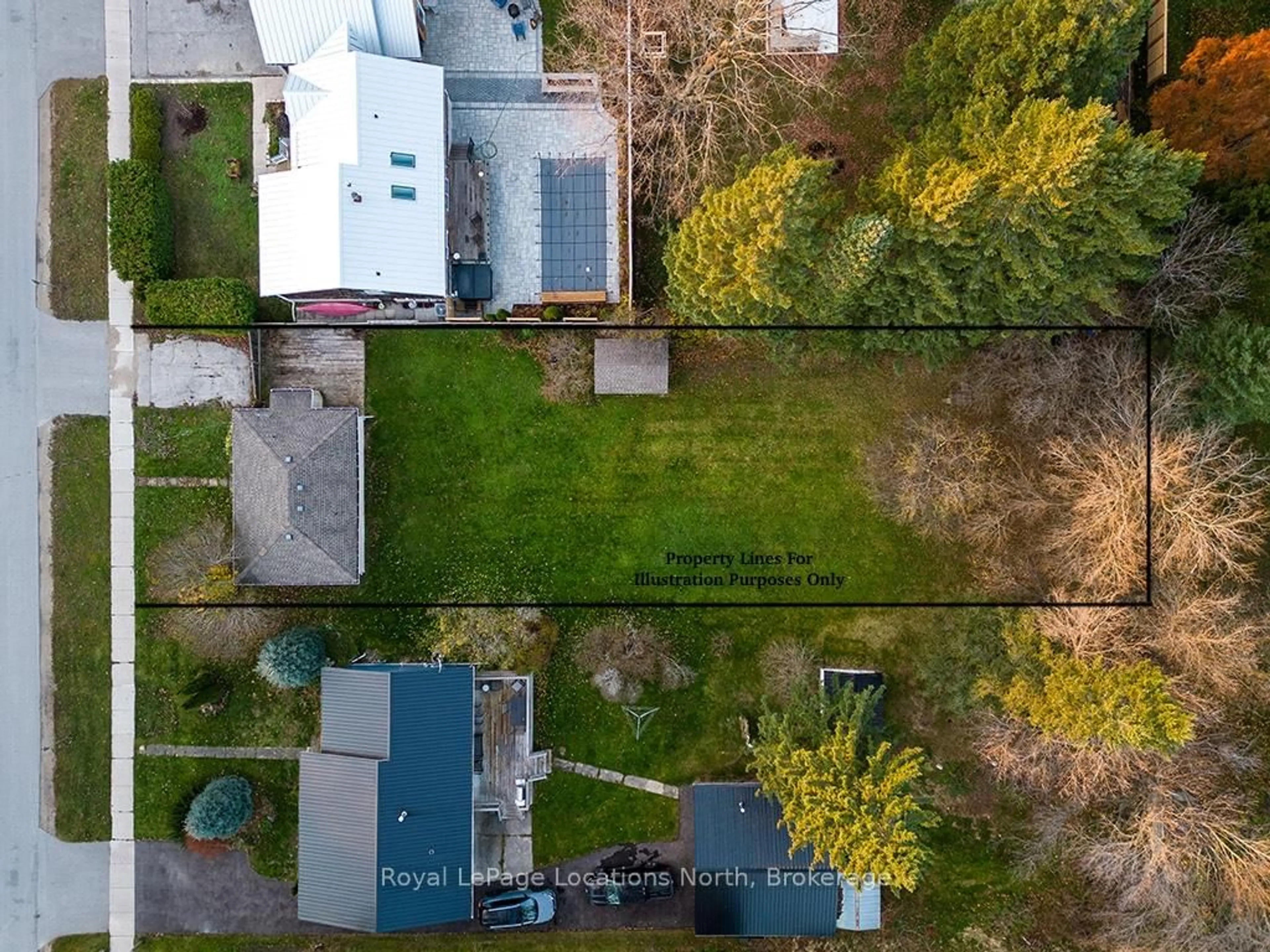 A pic from outside/outdoor area/front of a property/back of a property/a pic from drone, street for 14 NAPIER St, Blue Mountains Ontario N0H 2P0