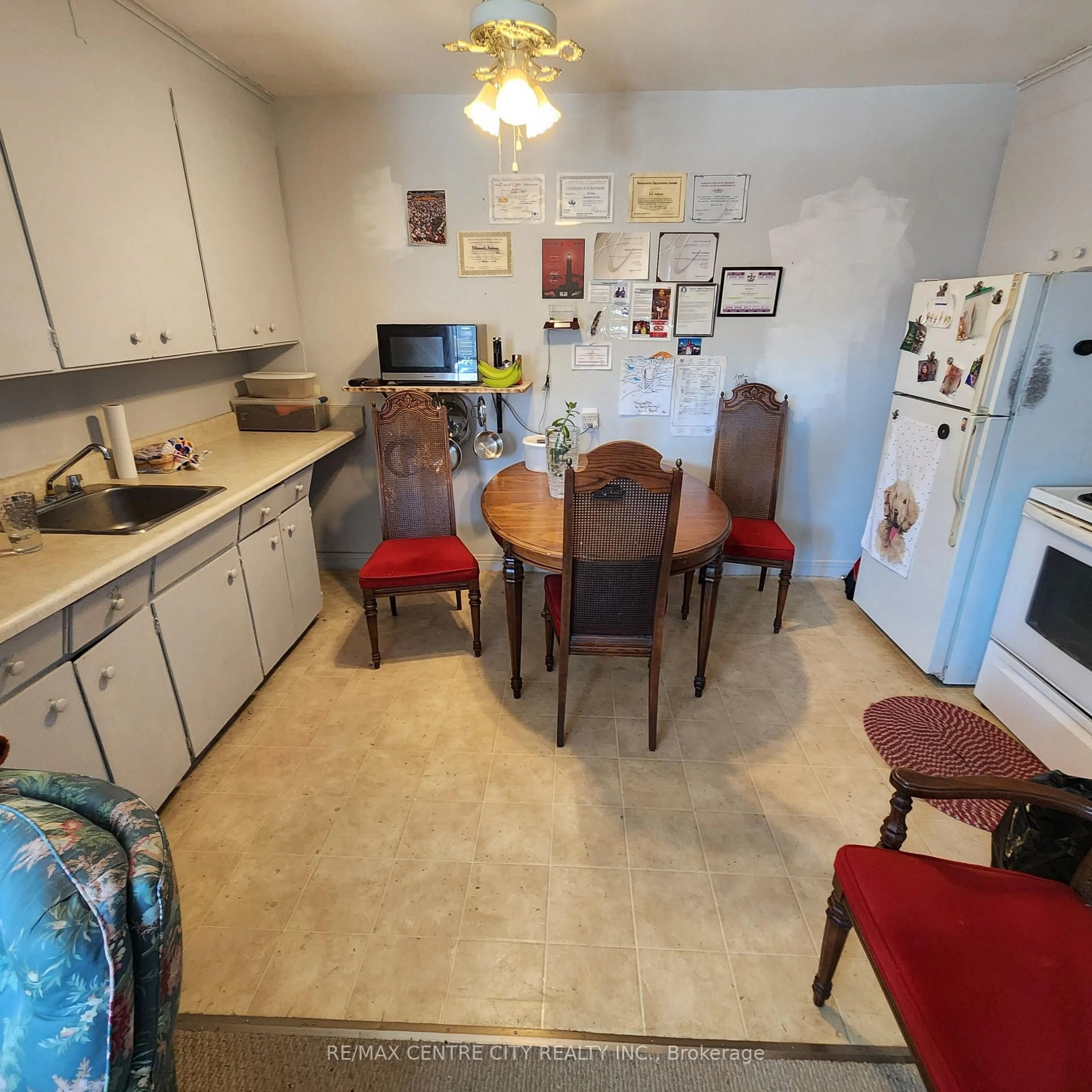 A pic of a room for 360 Stratton Dr, London East Ontario N5W 4Z7