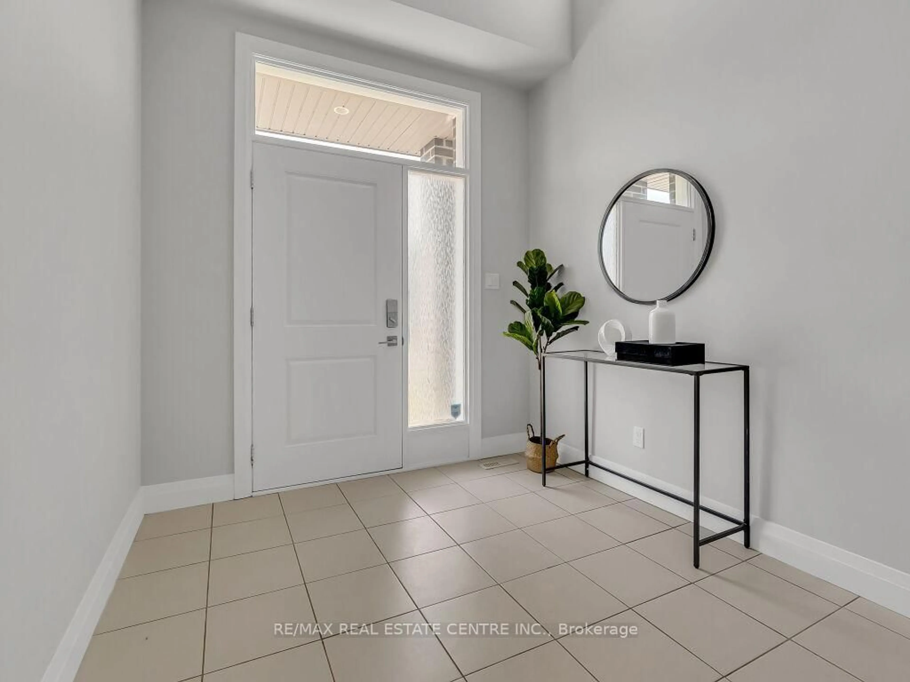 Indoor entryway for 1171 Elson Rd, London North Ontario N6G 0G9