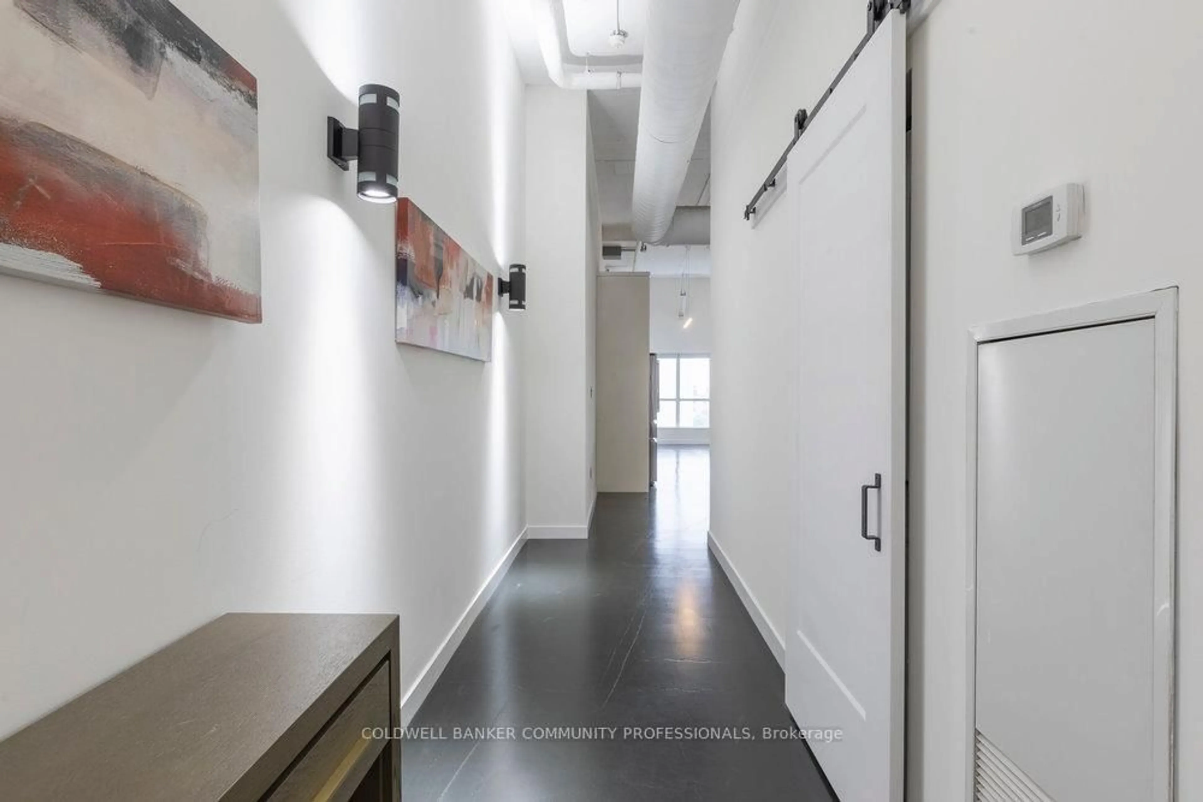 Indoor foyer for 66 Bay St #PH5, Hamilton Ontario L8P 4Z6