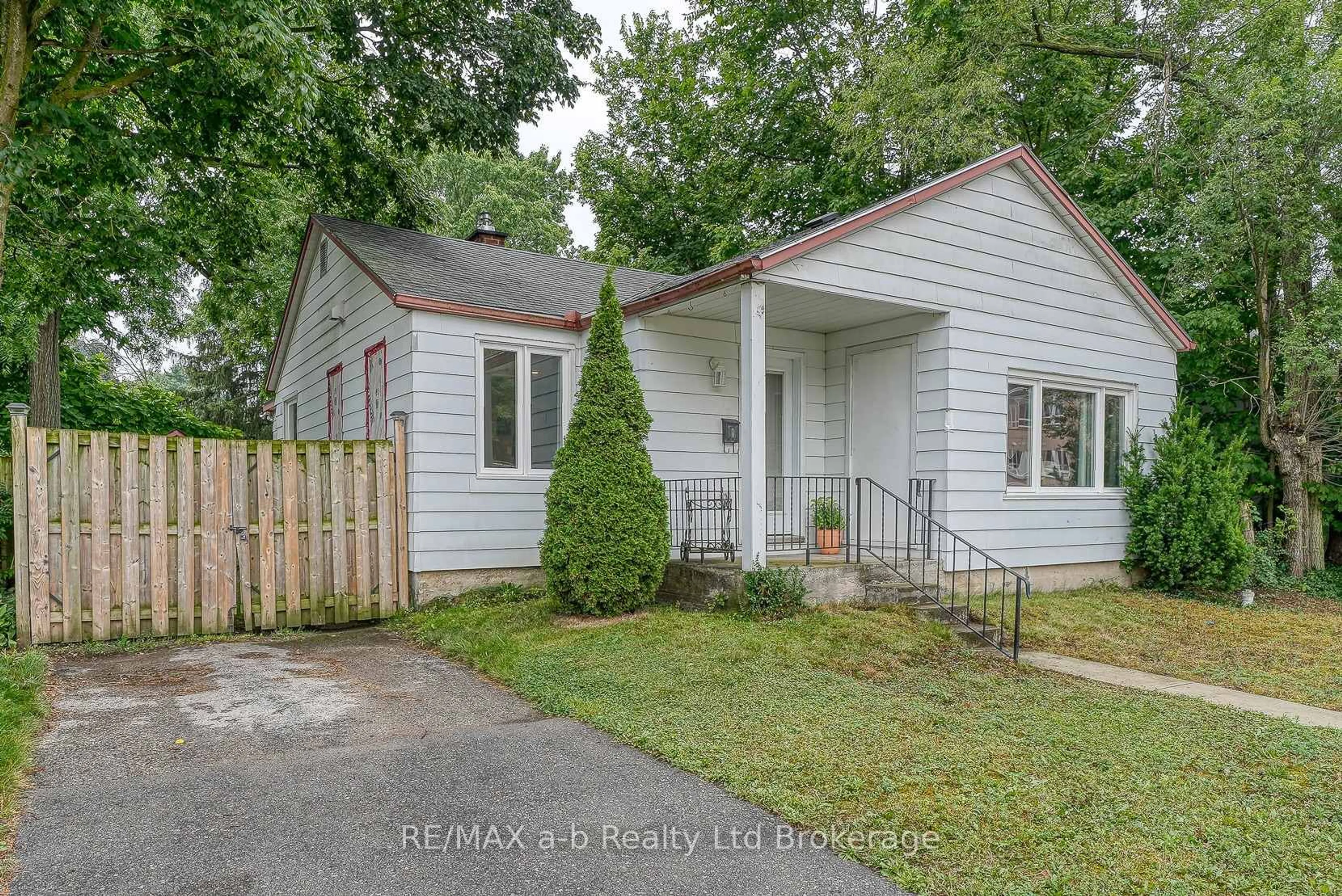 Unknown for 62 William St, Ingersoll Ontario N5C 1M5