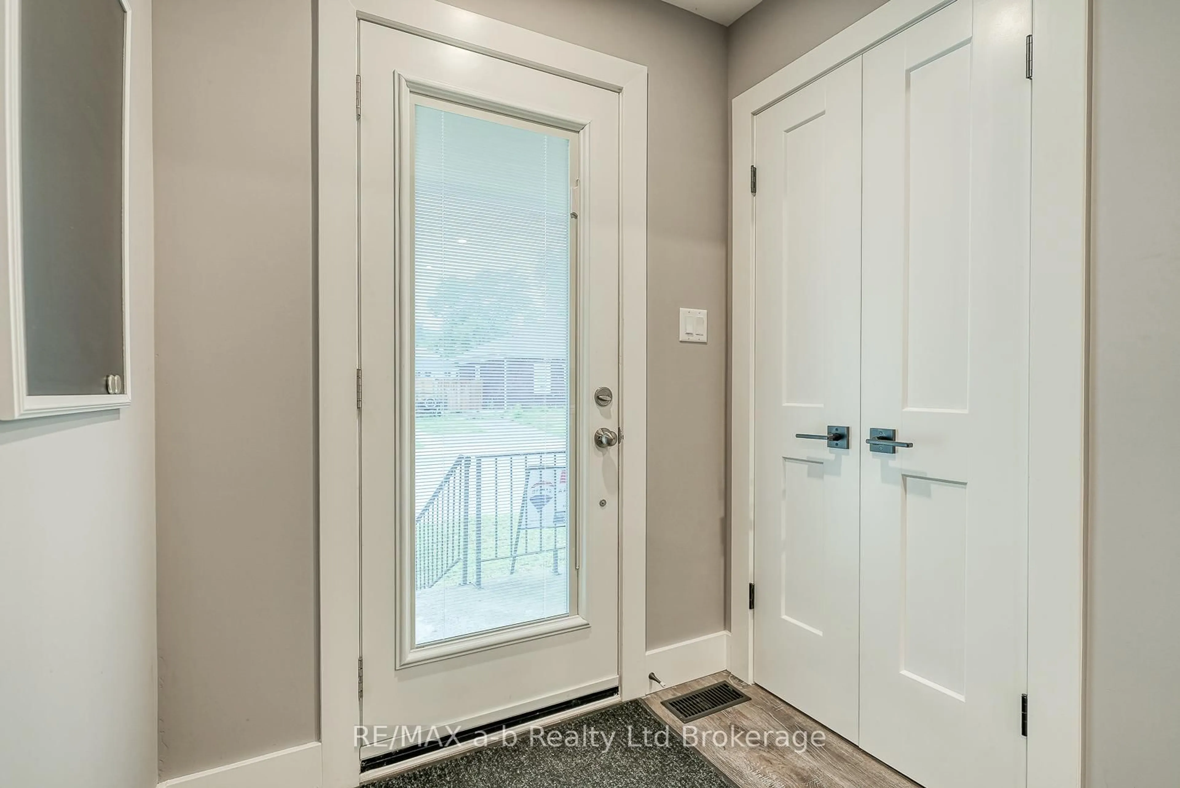 Indoor entryway for 62 William St, Ingersoll Ontario N5C 1M5